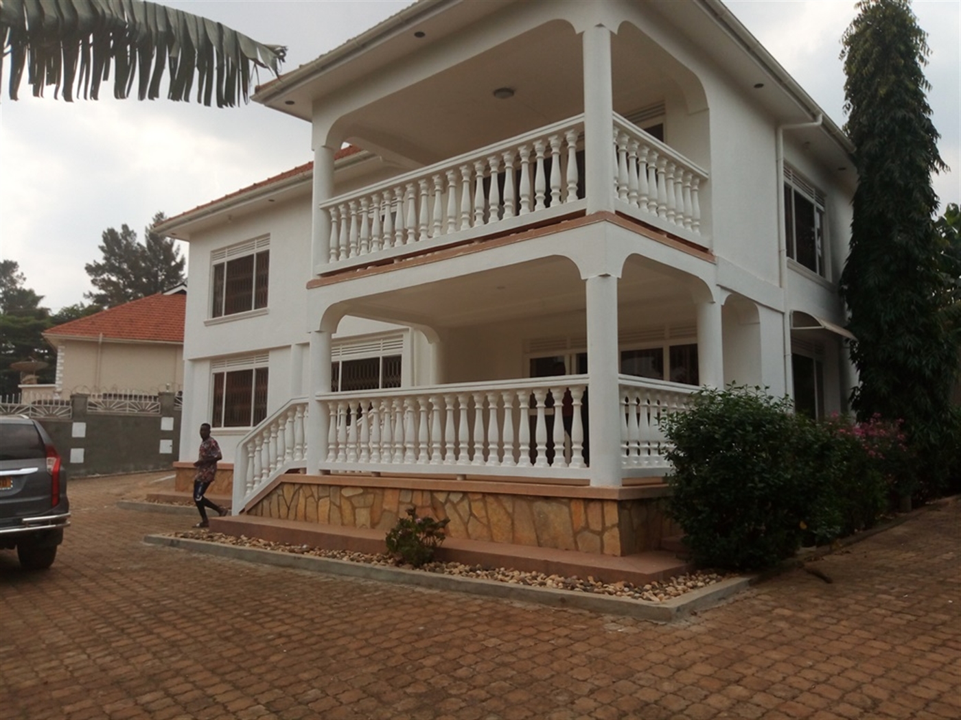 Mansion for rent in Muyenga Kampala