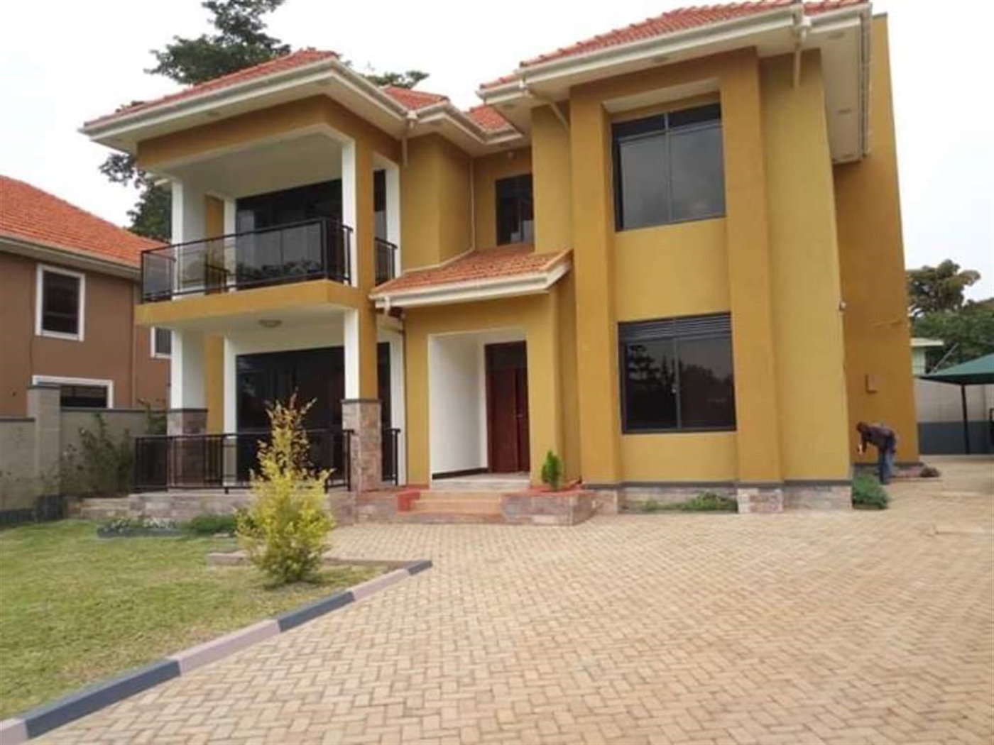 Mansion for sale in Kira Wakiso