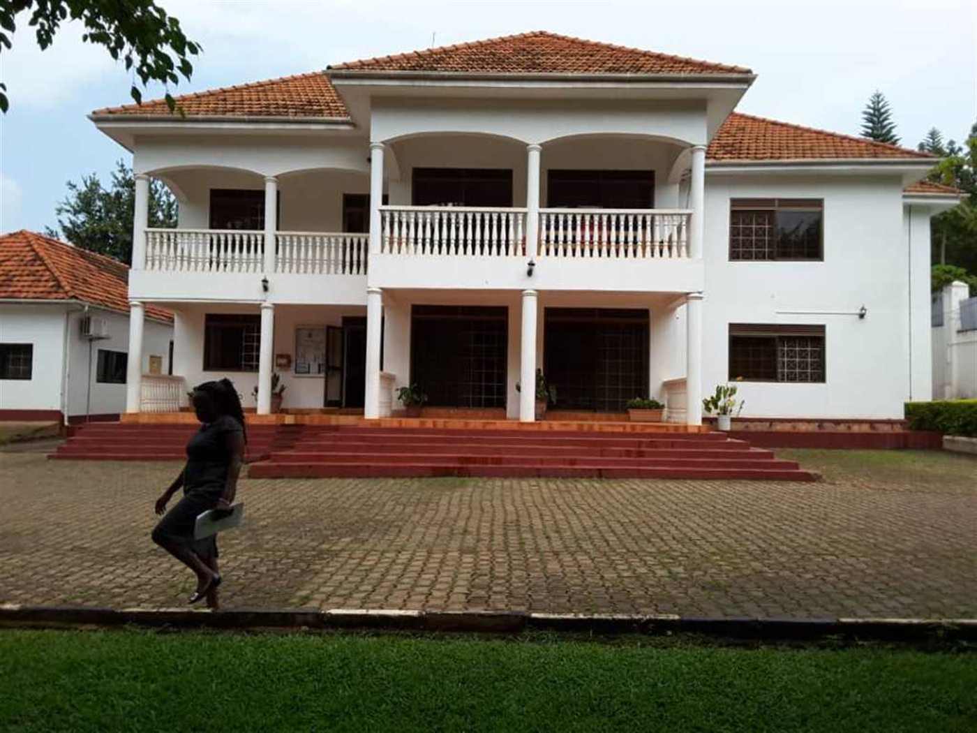 Mansion for sale in Bugoloobi Kampala