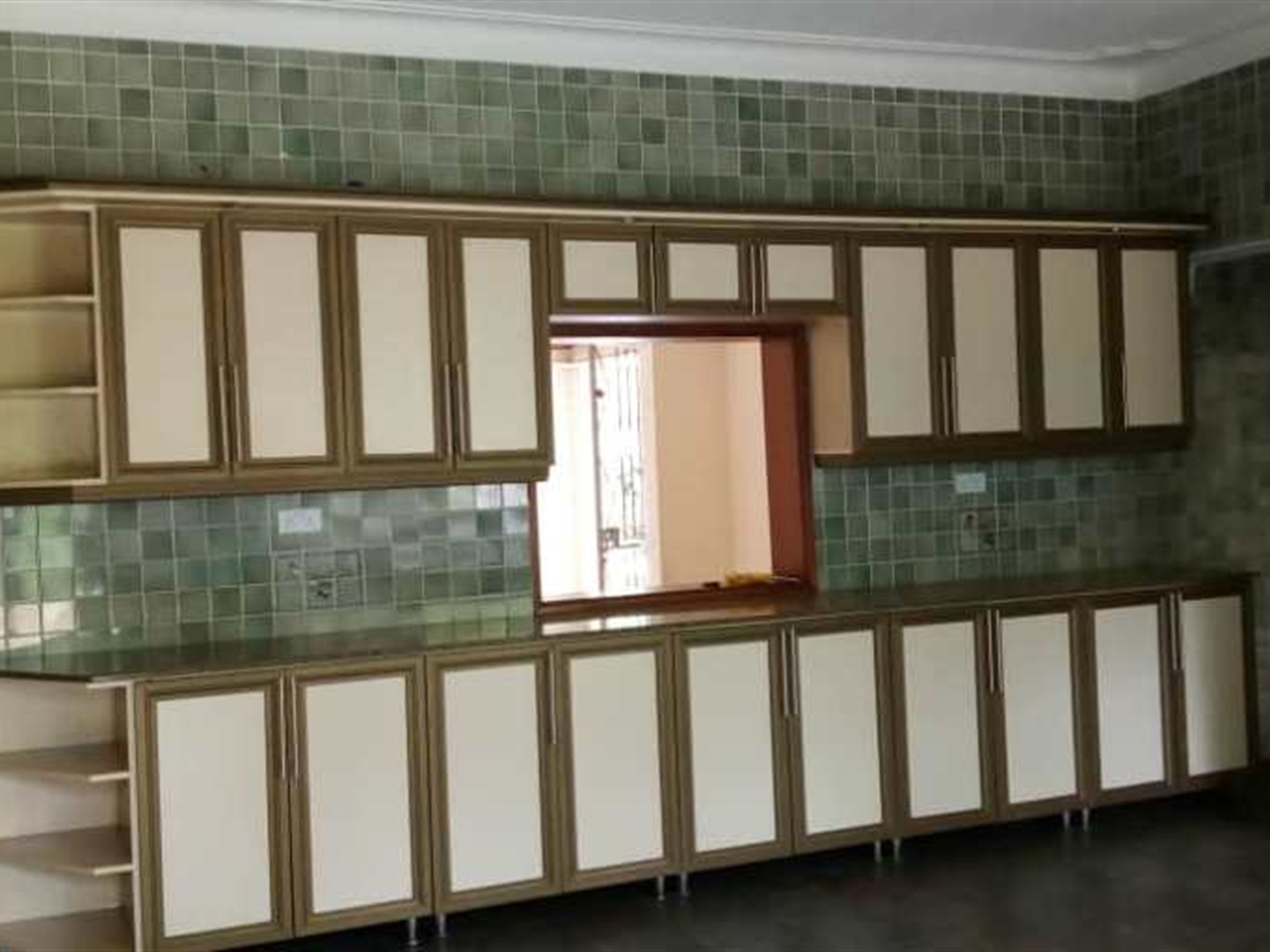 Bungalow for rent in Bugoloobi Kampala