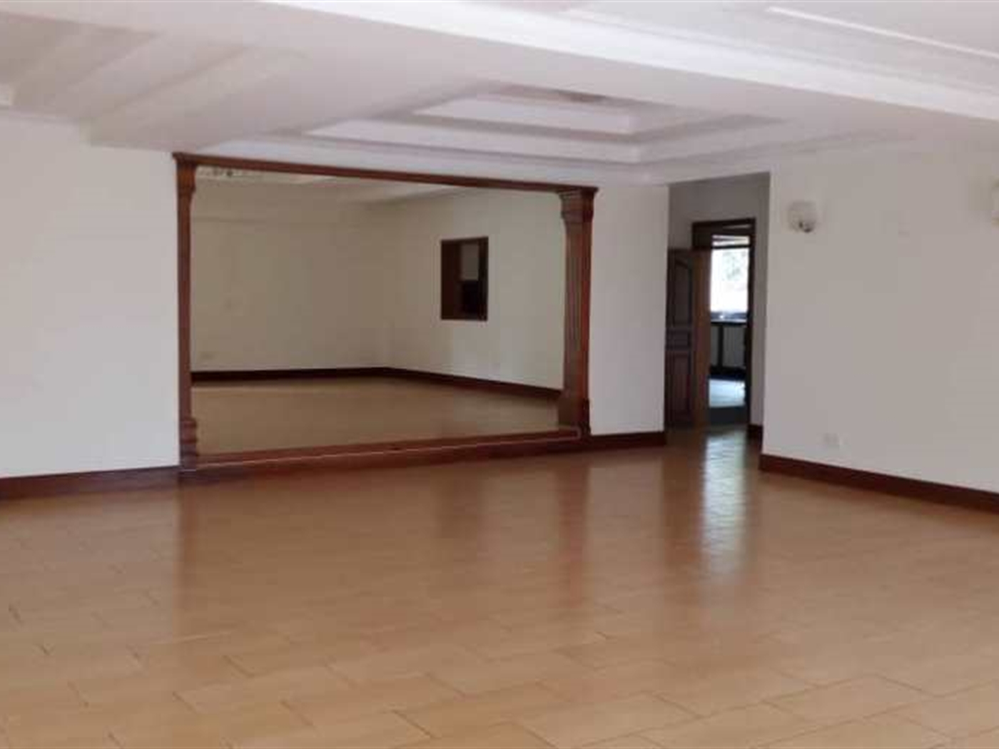 Bungalow for rent in Bugoloobi Kampala