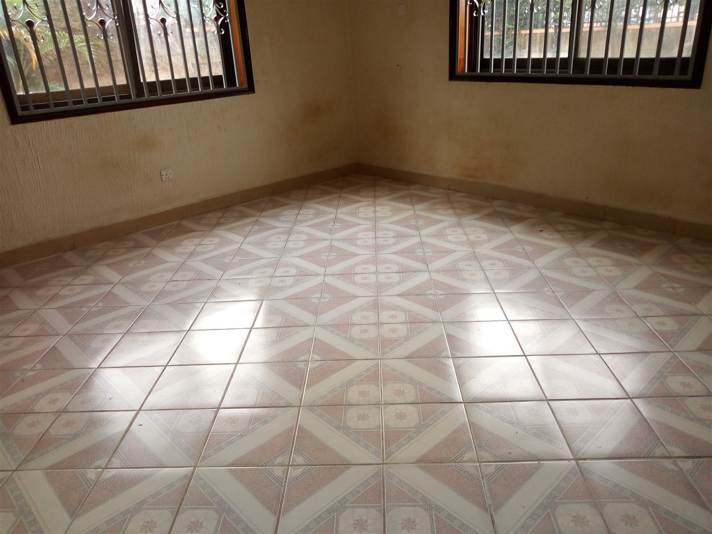 Bungalow for rent in Kansanga Kampala