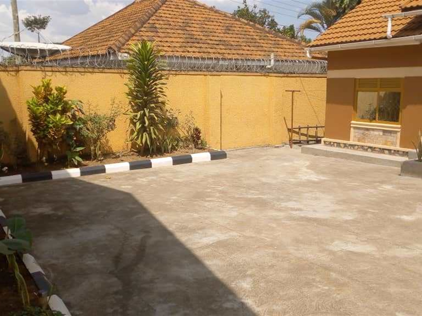 Bungalow for sale in Munyonyo Kampala