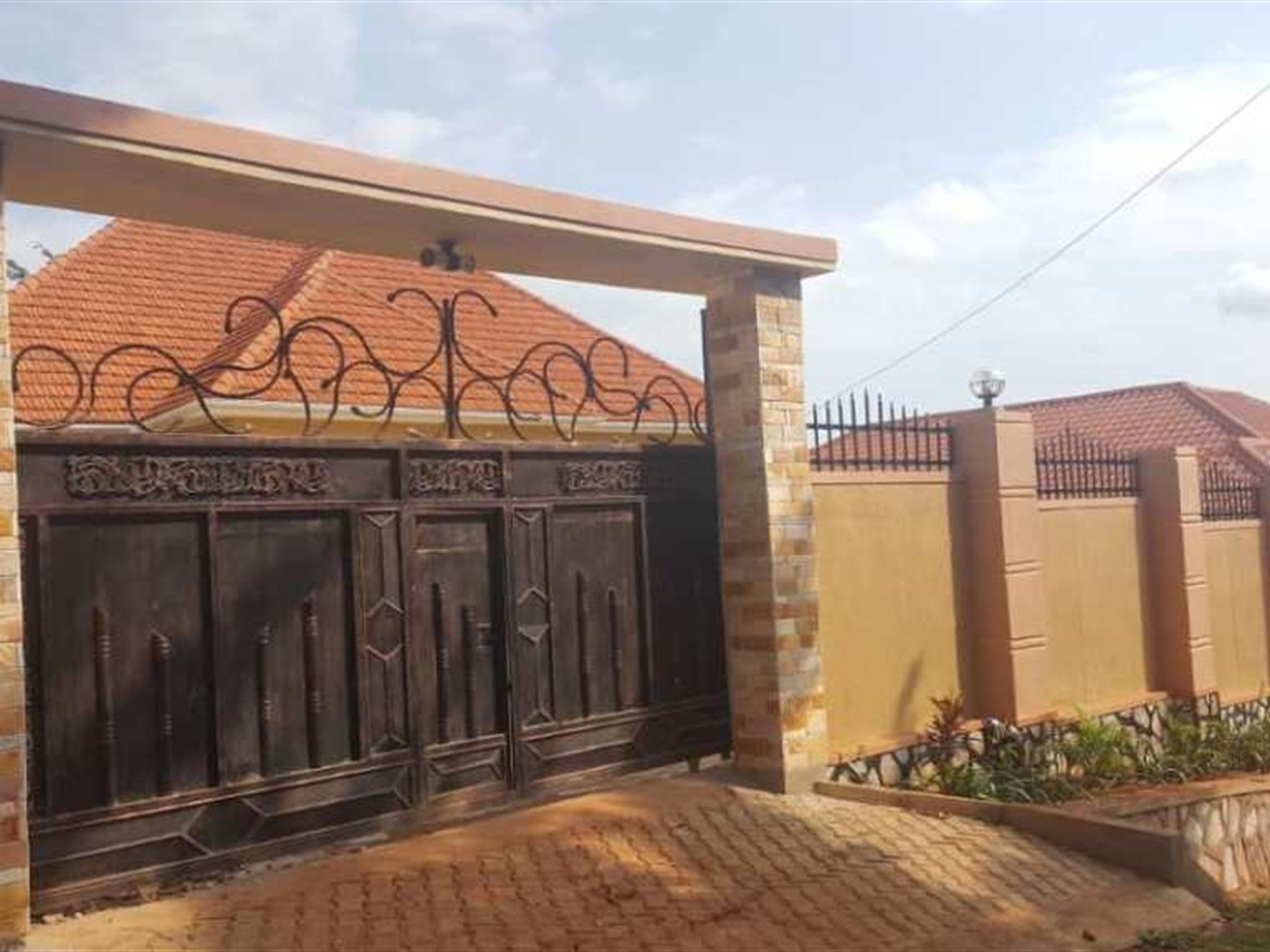 Bungalow for sale in Kitende Wakiso