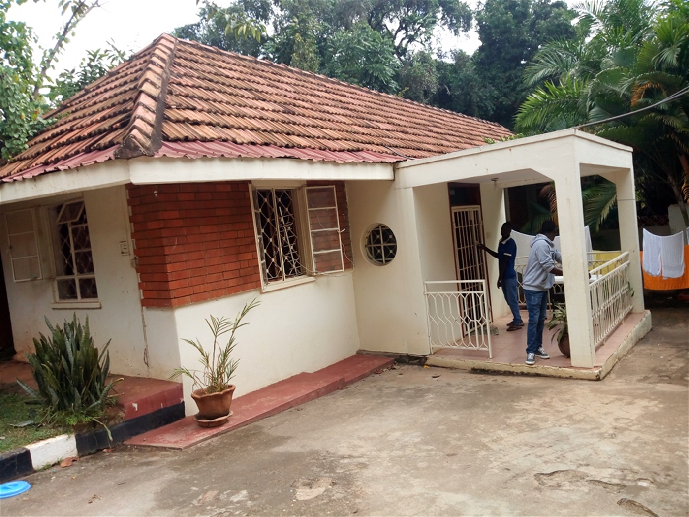 Bungalow for rent in Kololo Kampala