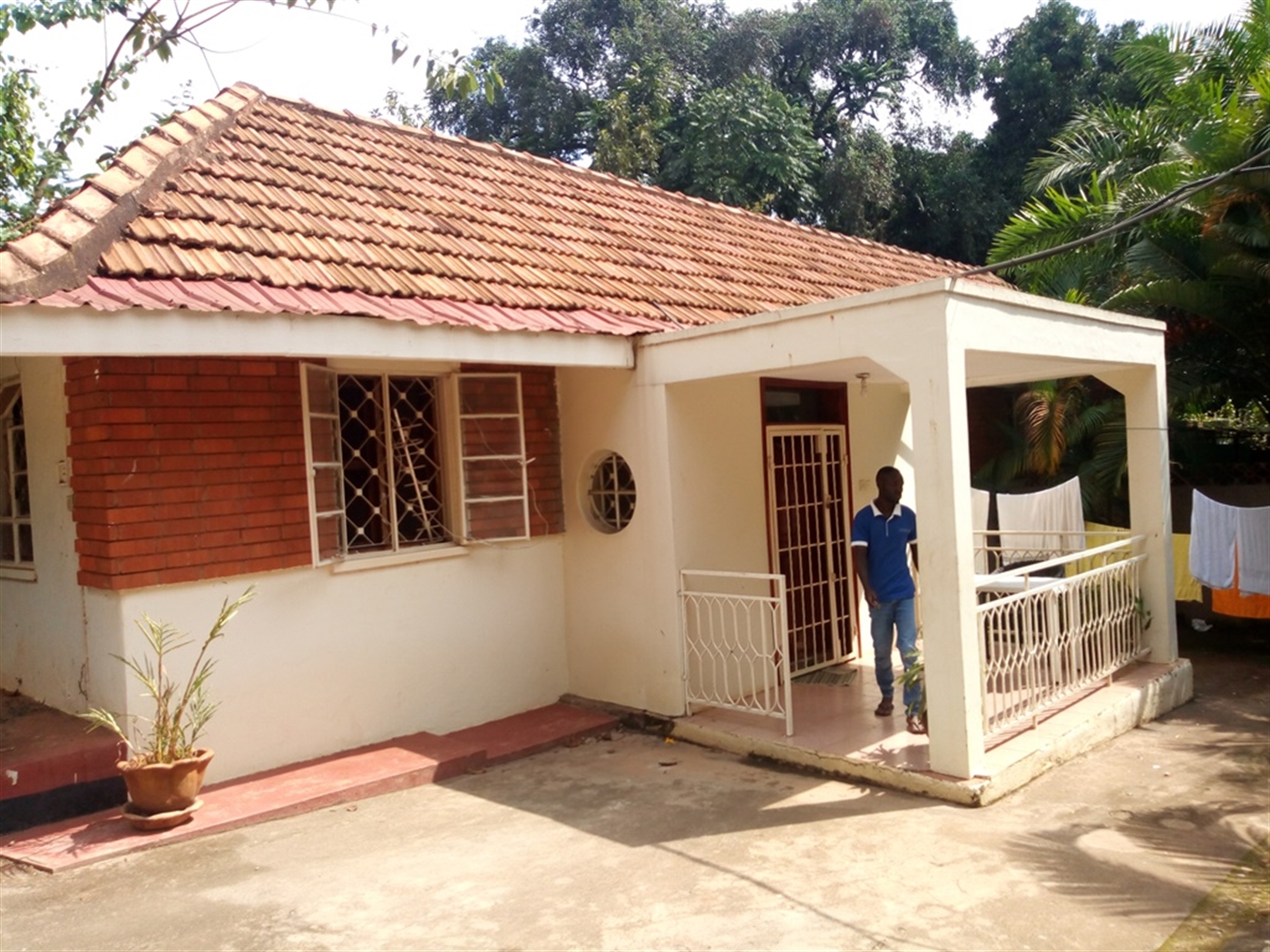 Bungalow for rent in Kololo Kampala