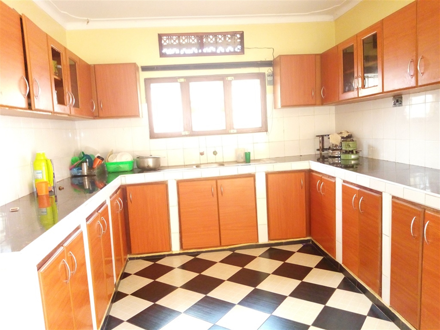 Bungalow for sale in Kitende Wakiso