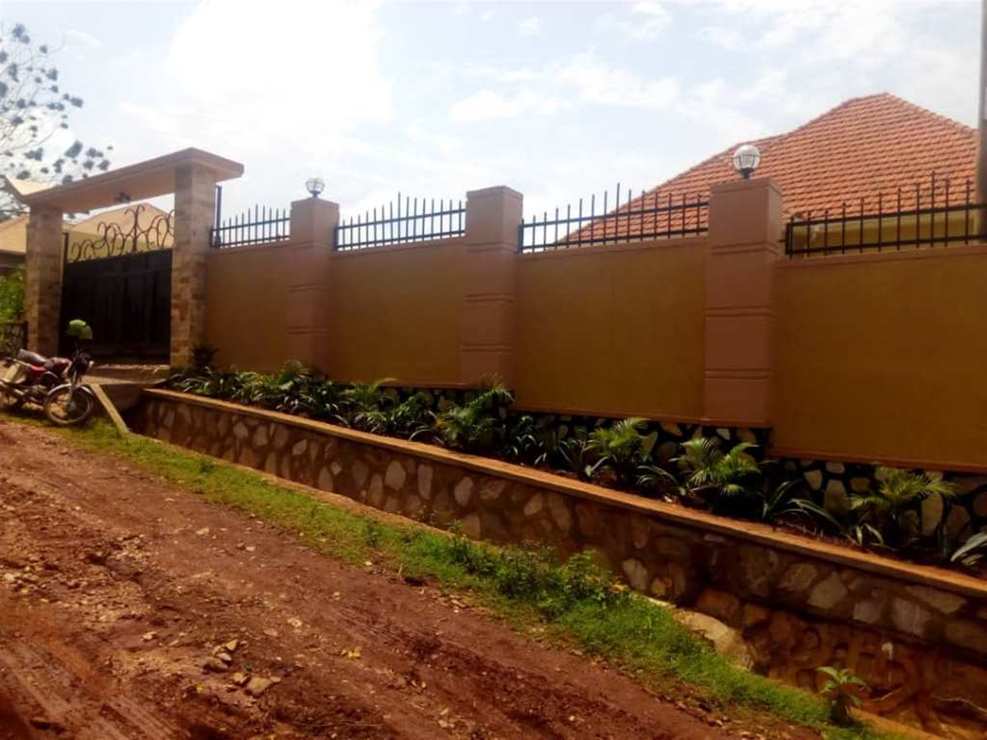 Bungalow for sale in Kitende Wakiso