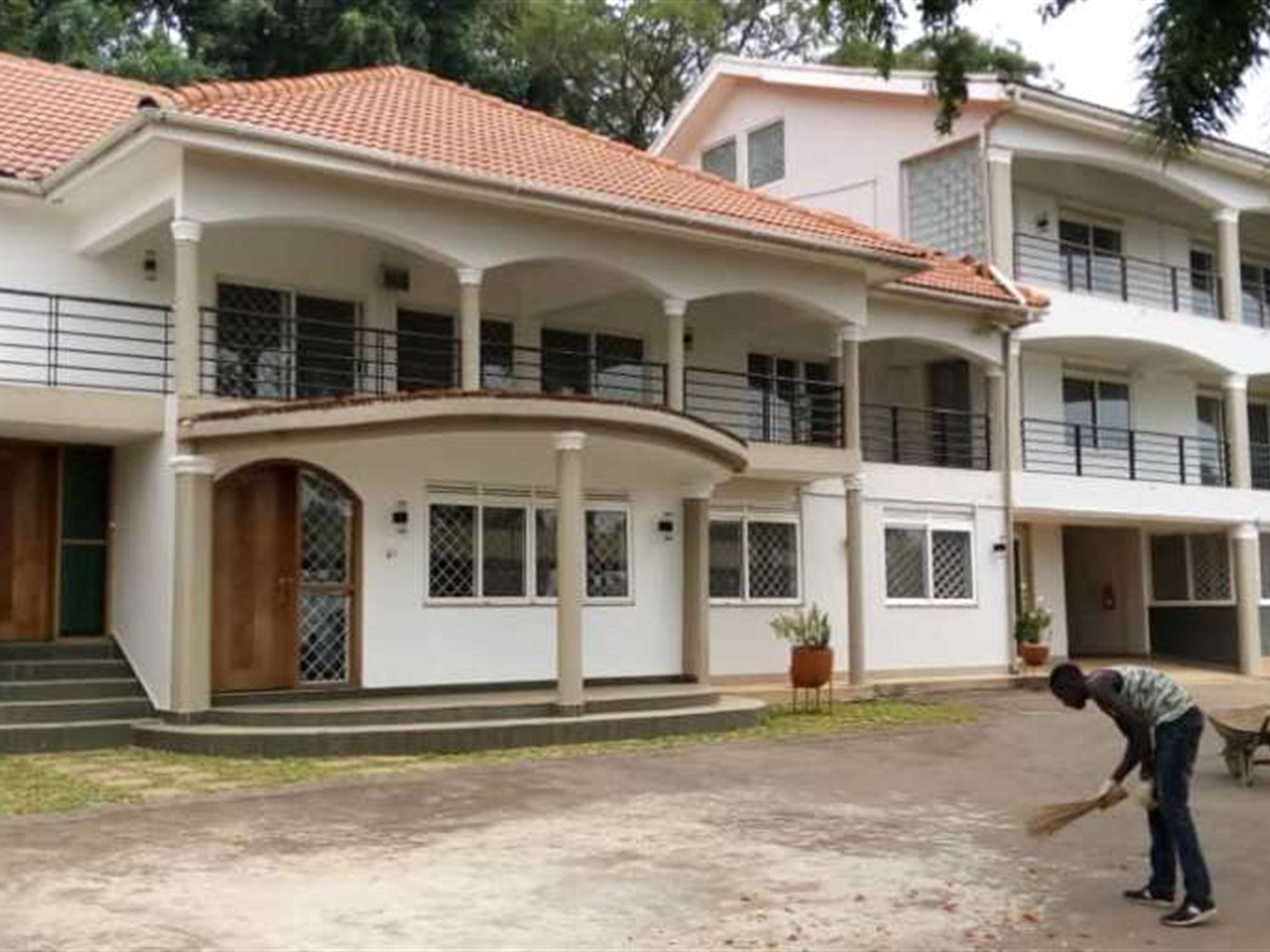 Mansion for rent in Kololo Kampala