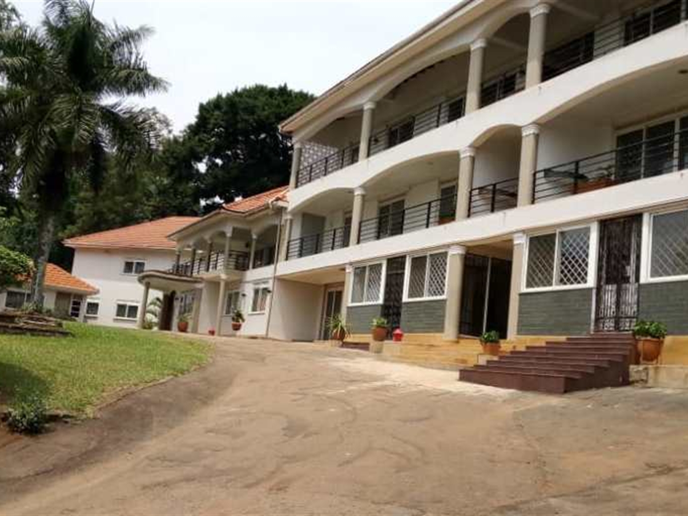 Mansion for rent in Kololo Kampala