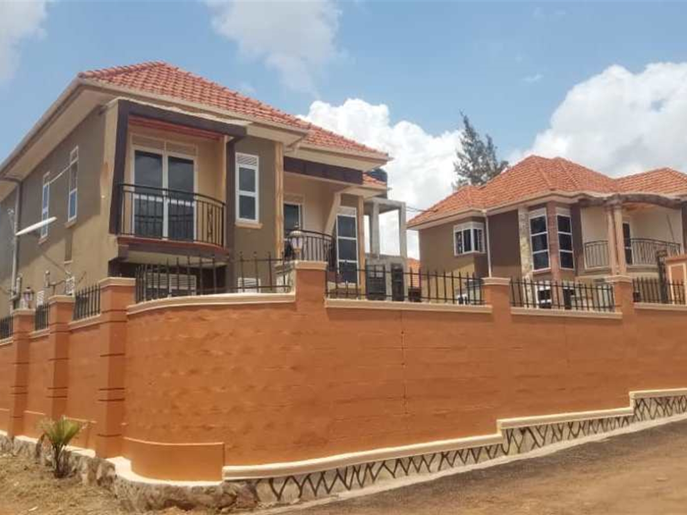 Mansion for sale in Kira Wakiso