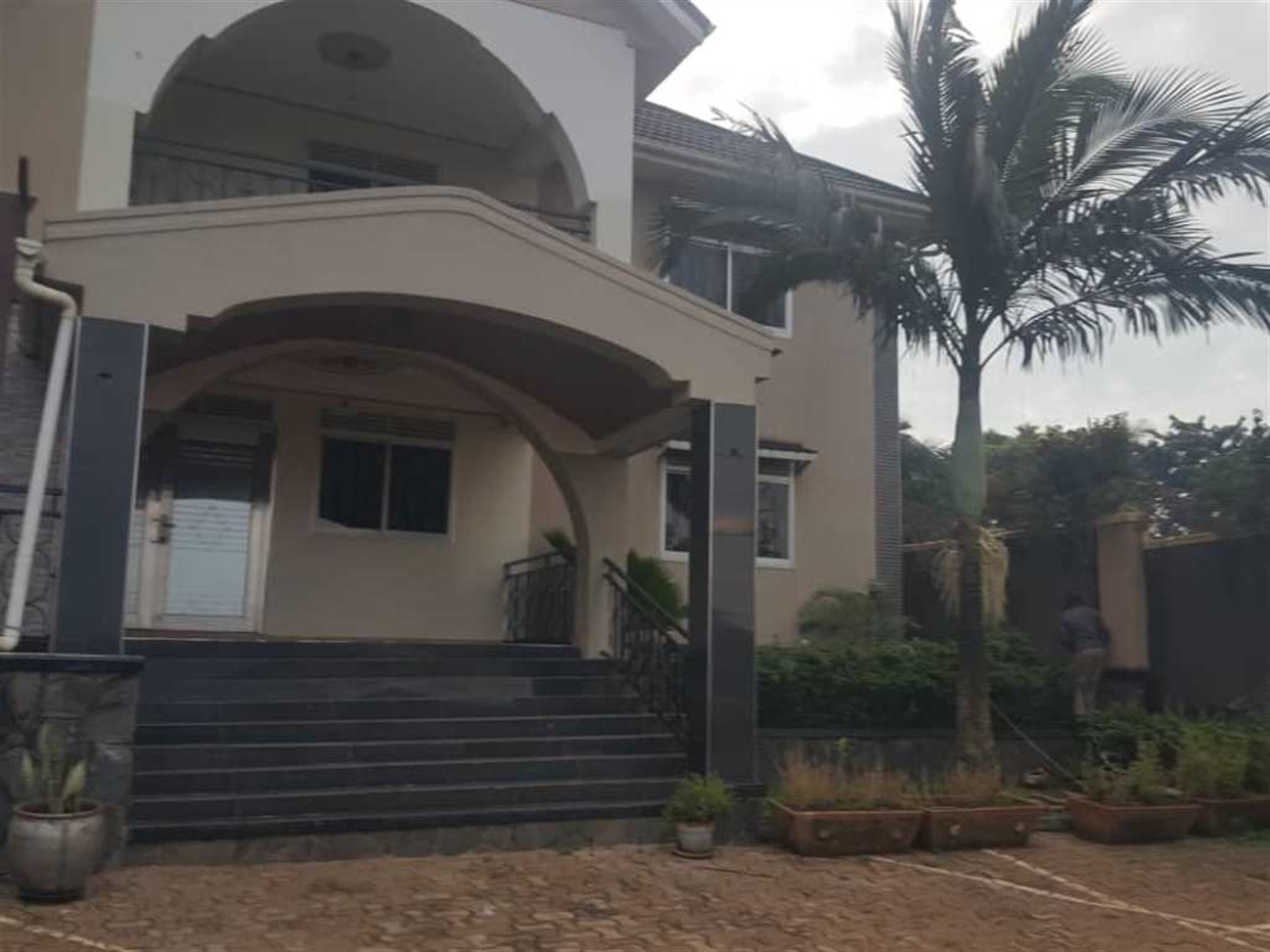 Mansion for rent in Muyenga Kampala