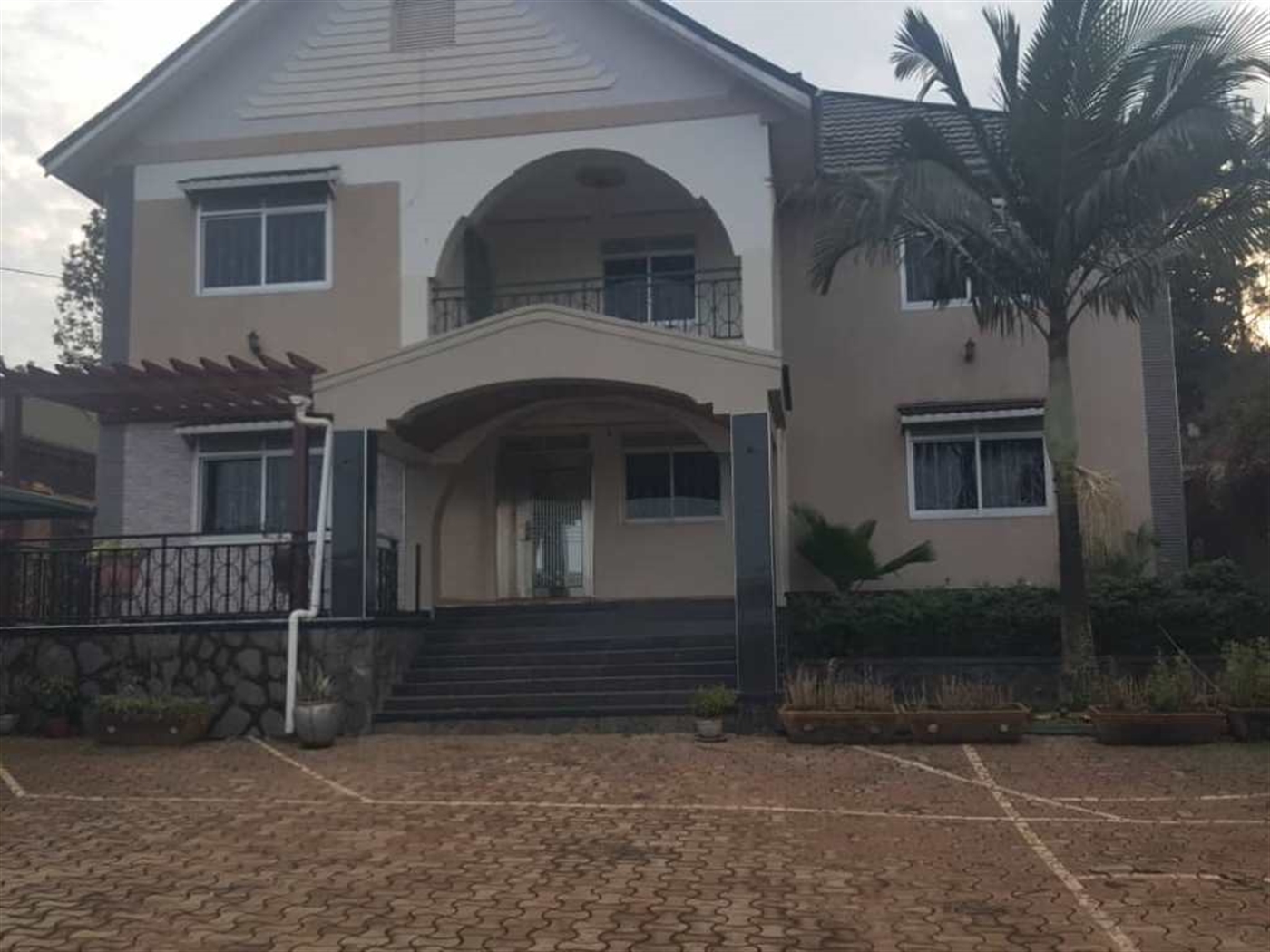 Mansion for rent in Muyenga Kampala