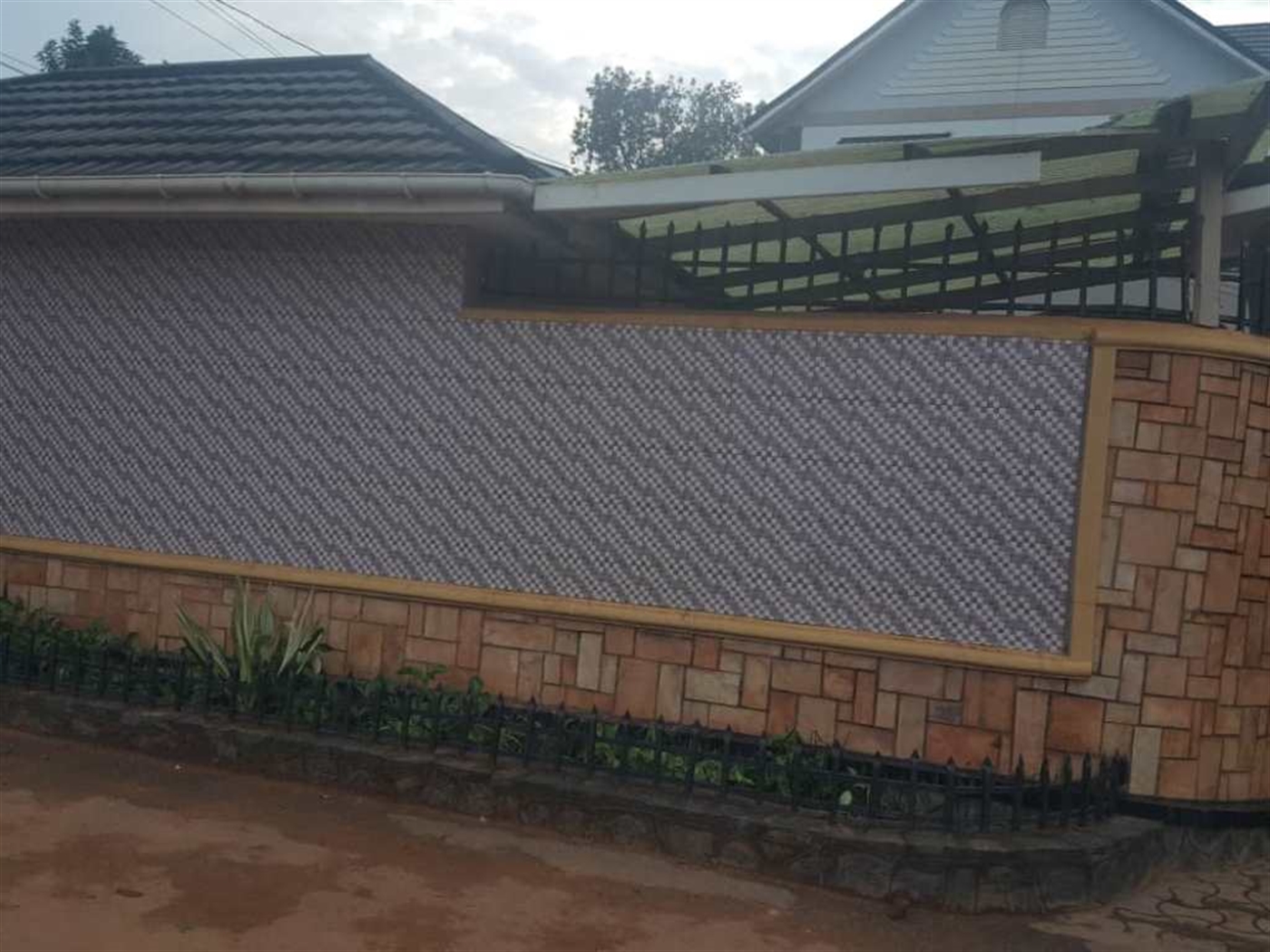 Mansion for rent in Muyenga Kampala