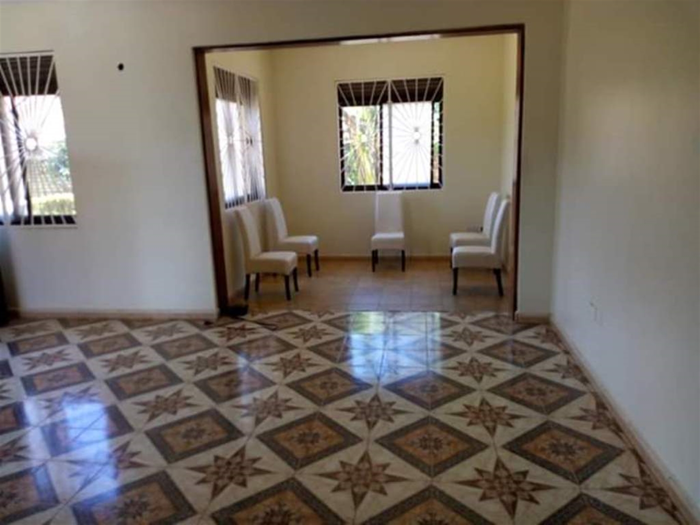 Bungalow for rent in Bugoloobi Kampala