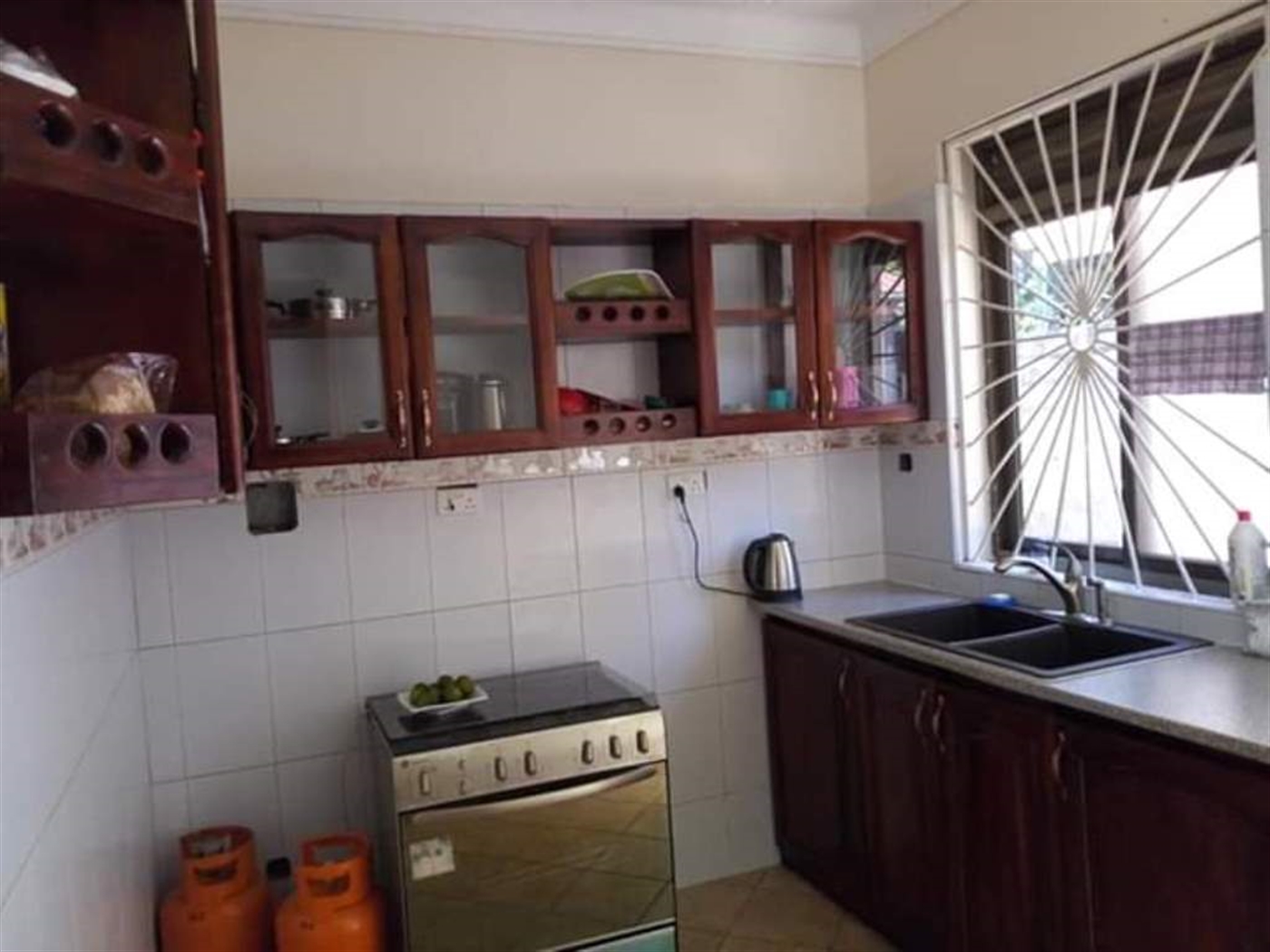 Bungalow for rent in Bugoloobi Kampala