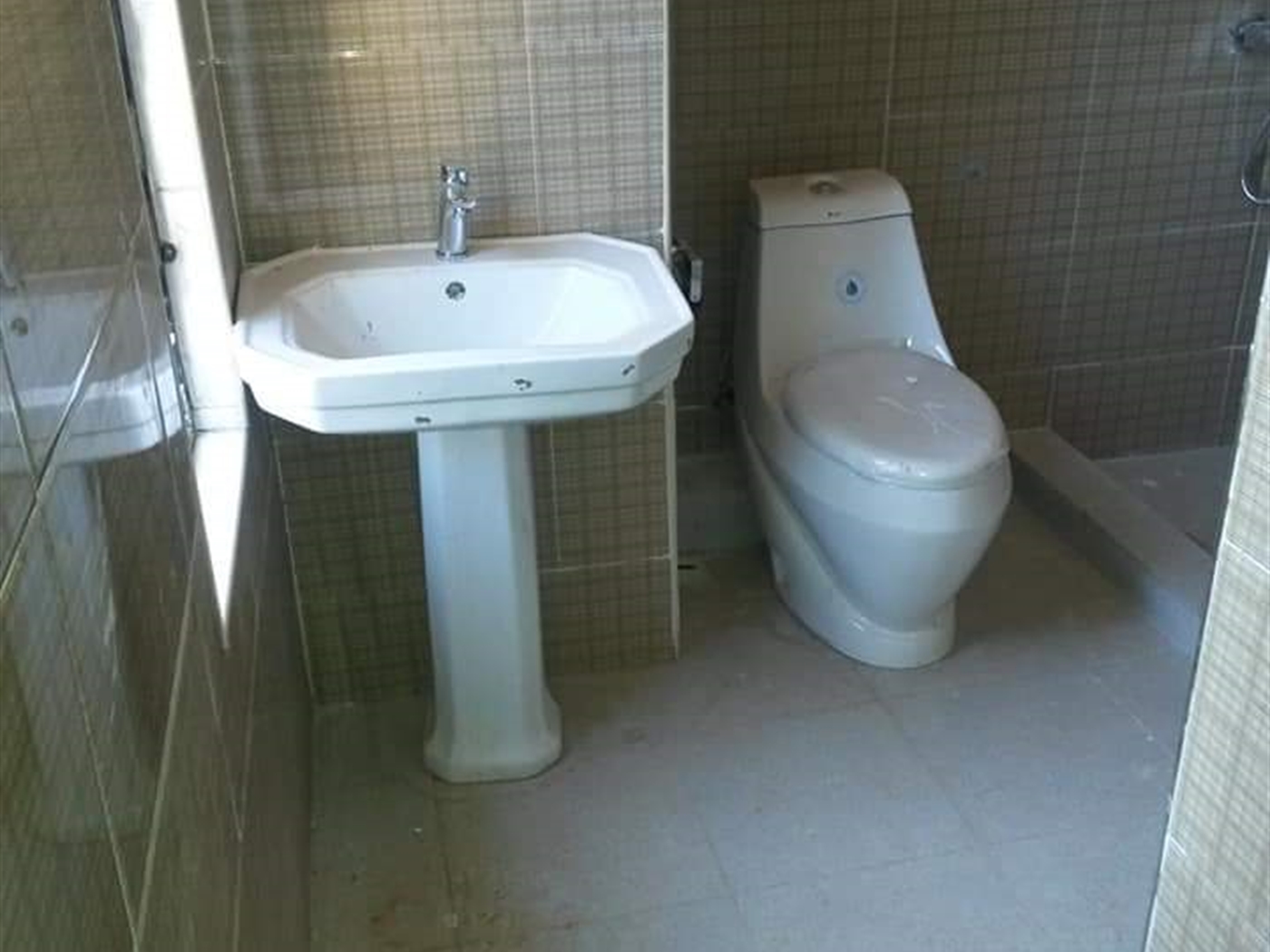 Bathroom (Toilet)