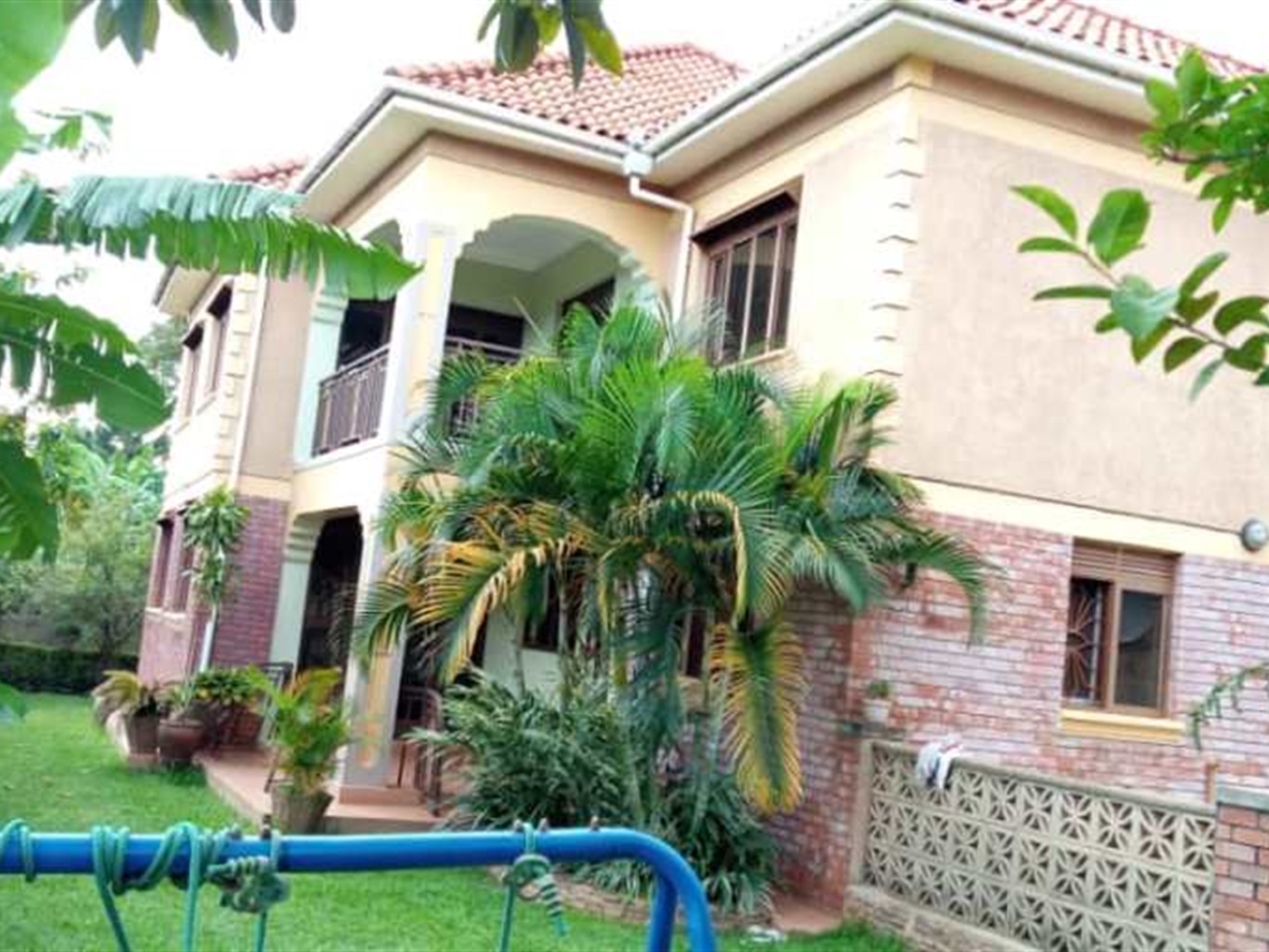 Mansion for sale in Seguku Wakiso