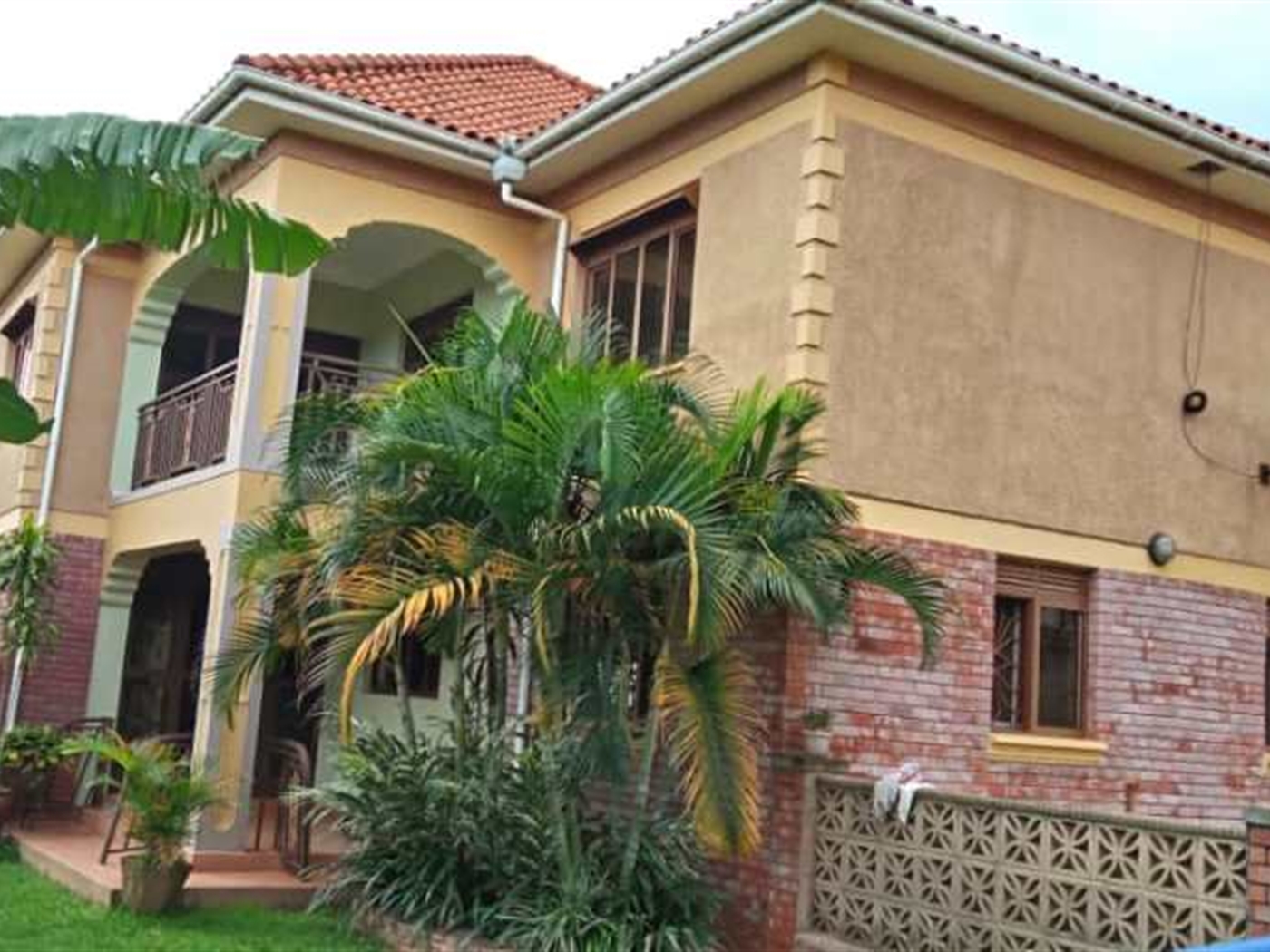 Mansion for sale in Seguku Wakiso