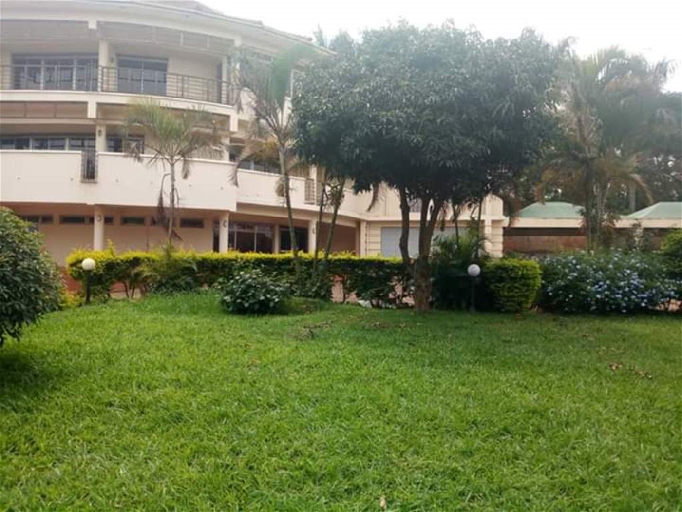 Mansion for rent in Mutungo Kampala