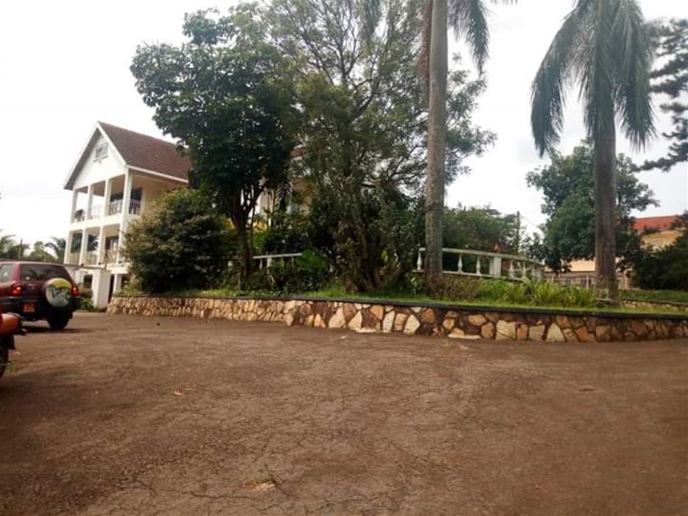 Mansion for rent in Mutungo Kampala