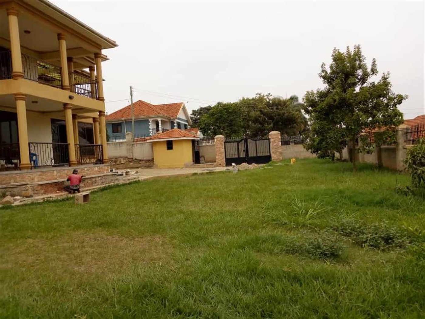 Mansion for rent in Lweza Wakiso