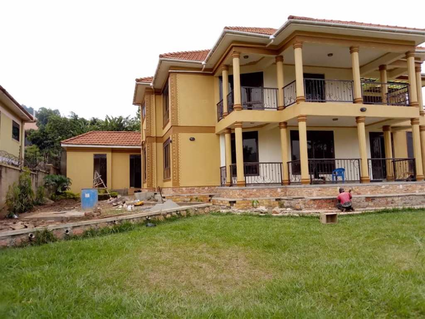 Mansion for rent in Lweza Wakiso