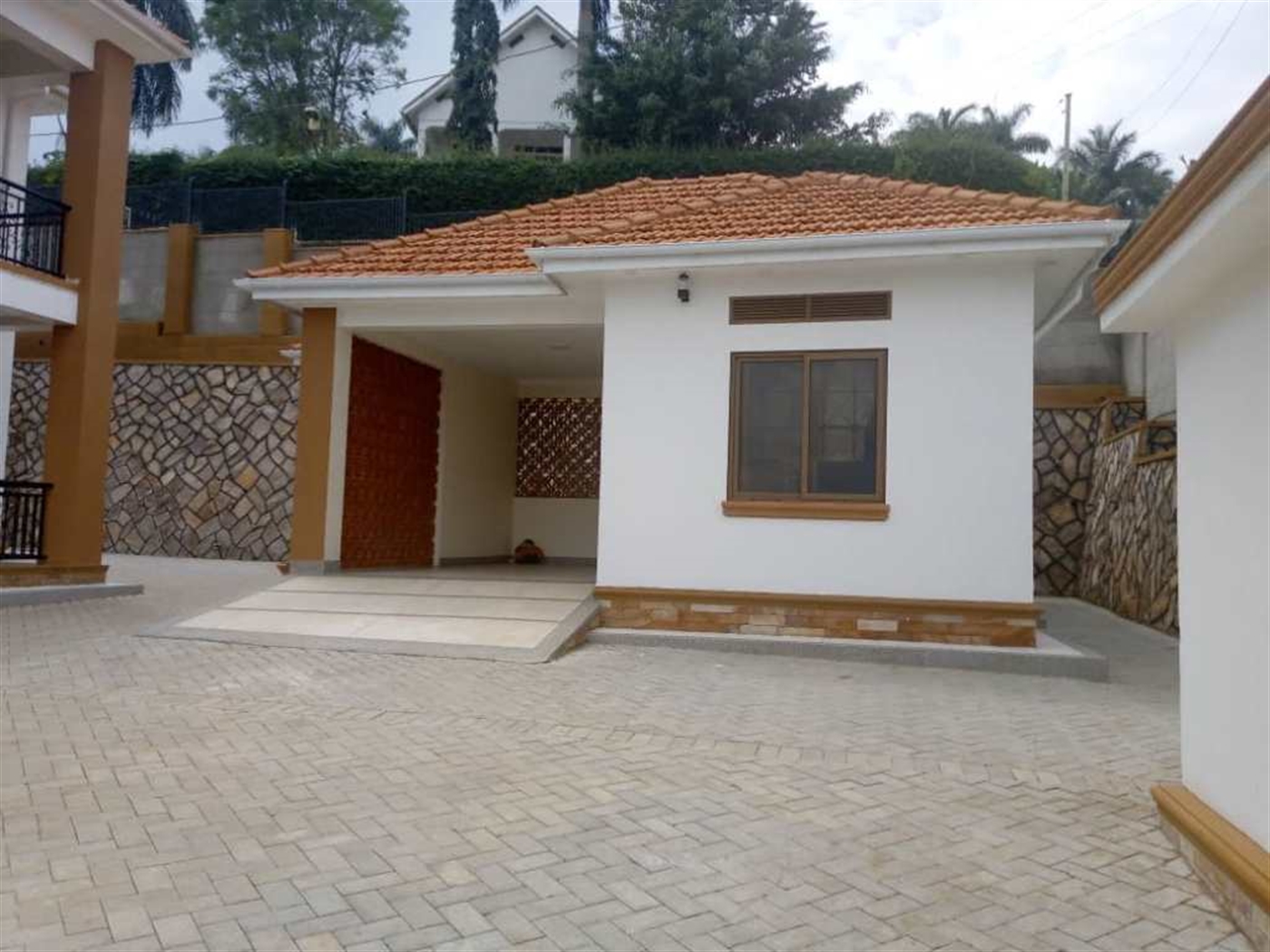 Mansion for rent in Buziga Kampala