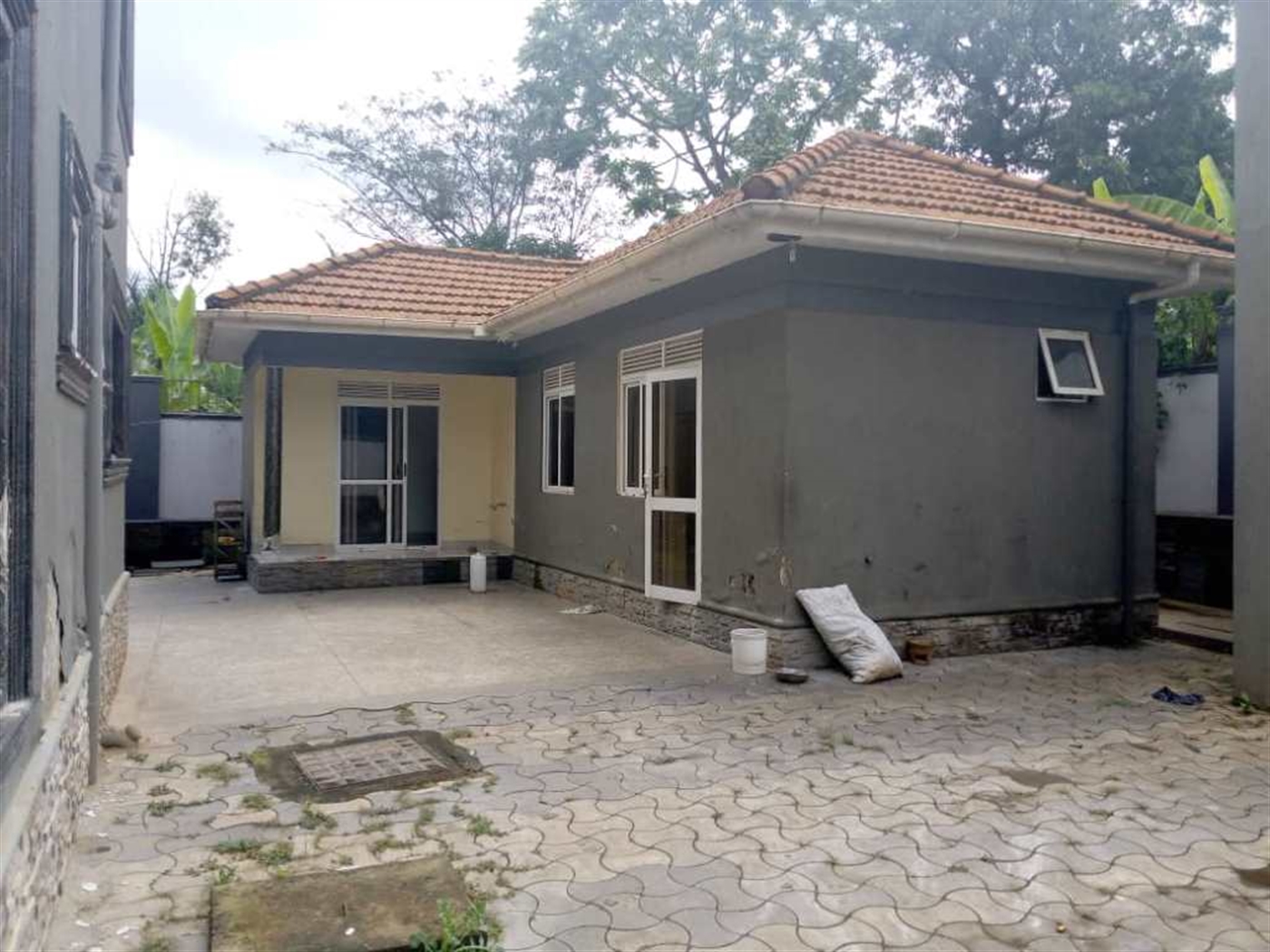 Mansion for rent in Munyonyo Kampala