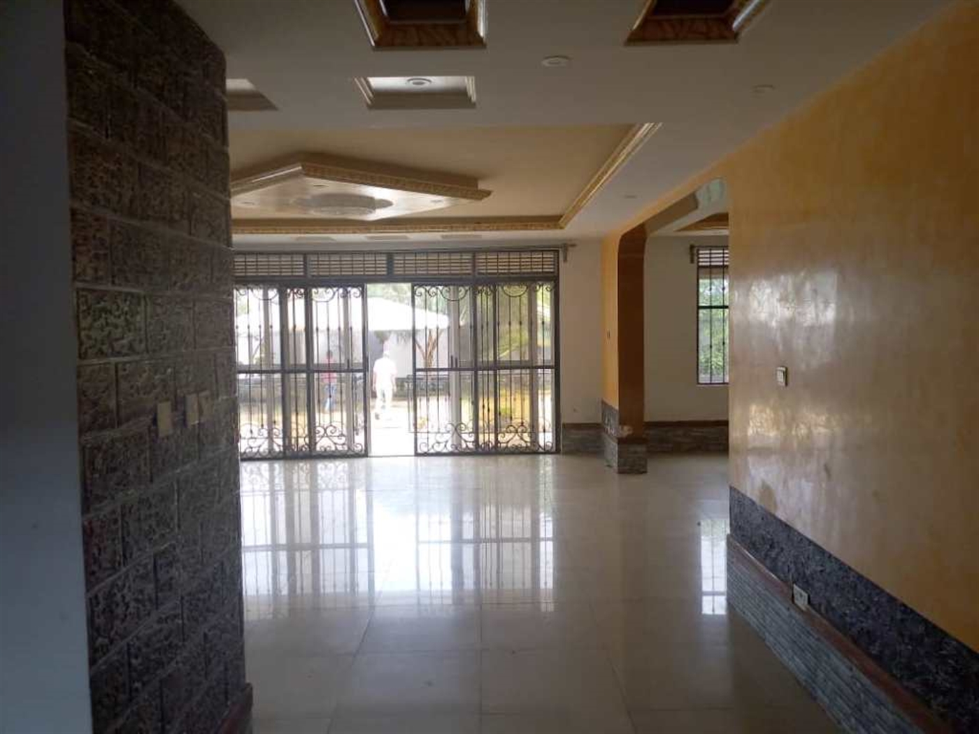 Mansion for rent in Munyonyo Kampala