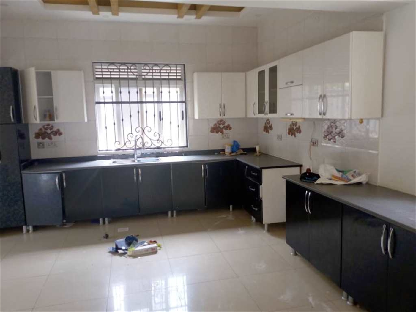 Mansion for rent in Munyonyo Kampala