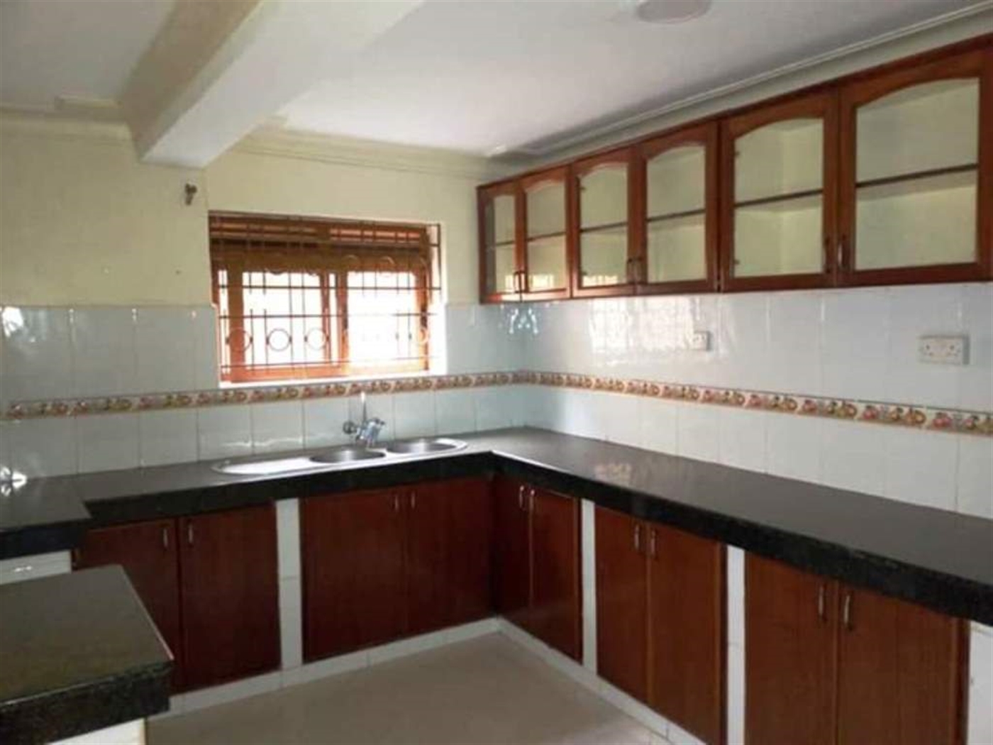 Duplex for rent in Butabika Kampala