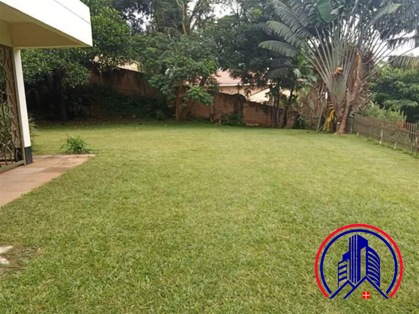 Bungalow for rent in Bugoloobi Kampala