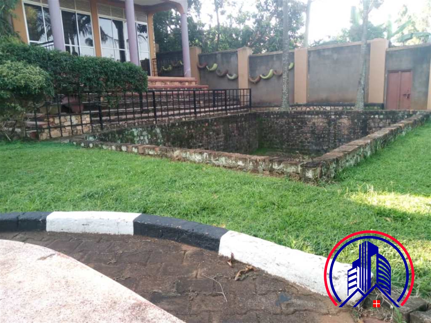 Mansion for sale in Kitende Wakiso