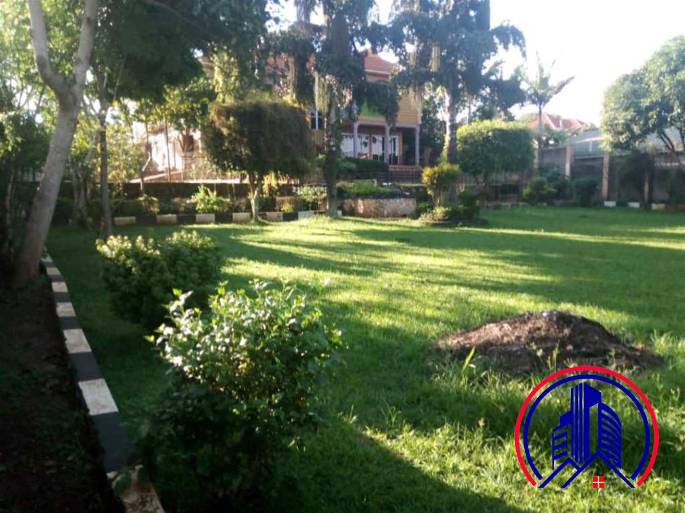 Mansion for sale in Kitende Wakiso