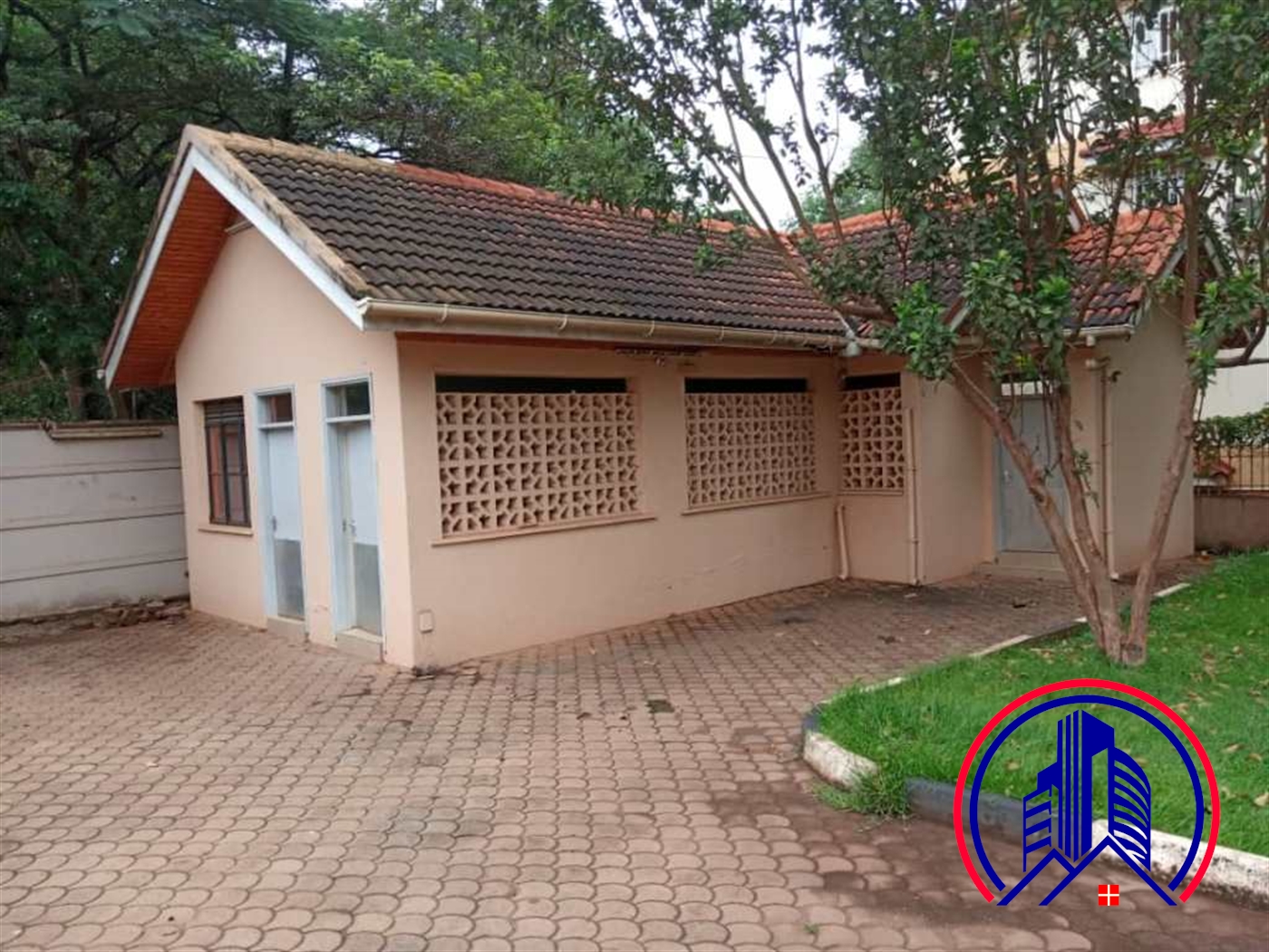 Mansion for sale in Bugoloobi Kampala