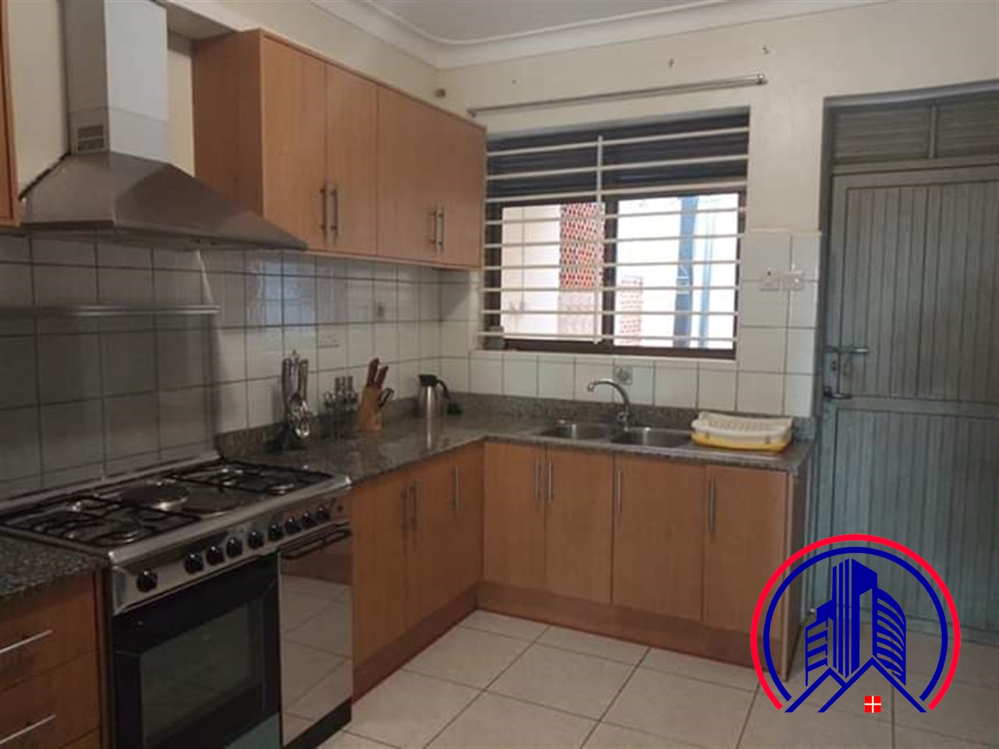 Duplex for rent in Mutungo Kampala