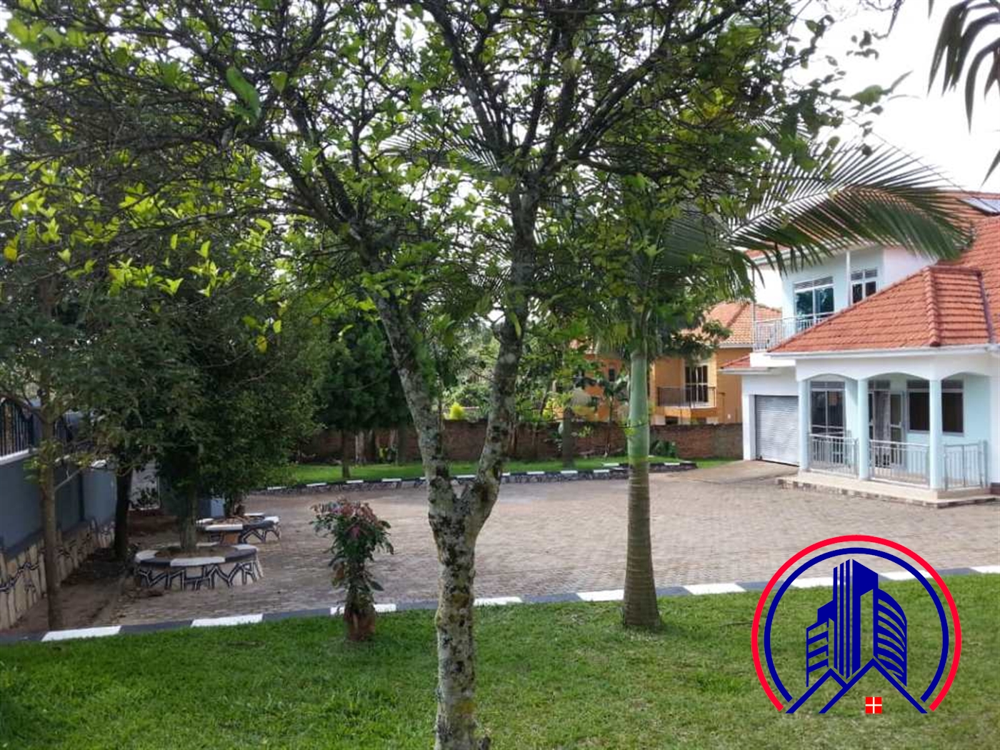 Mansion for sale in Kira Wakiso