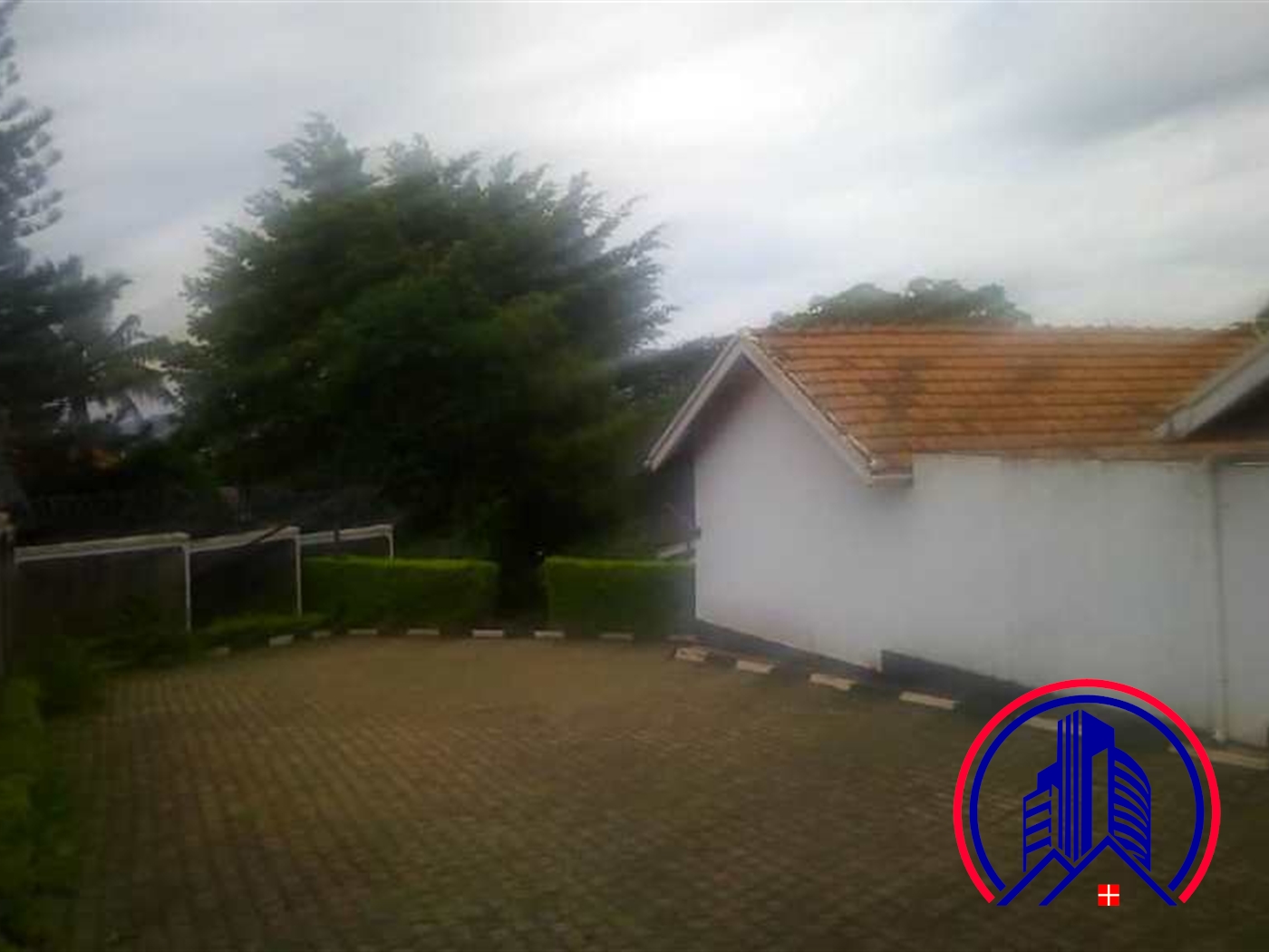 Bungalow for rent in Kololo Kampala