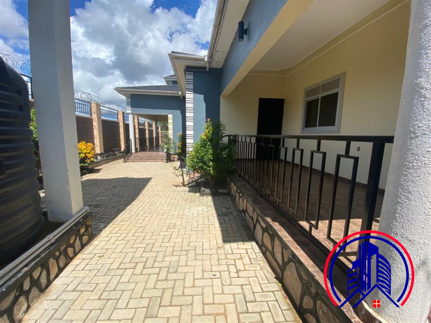 Mansion for sale in Kigo Wakiso