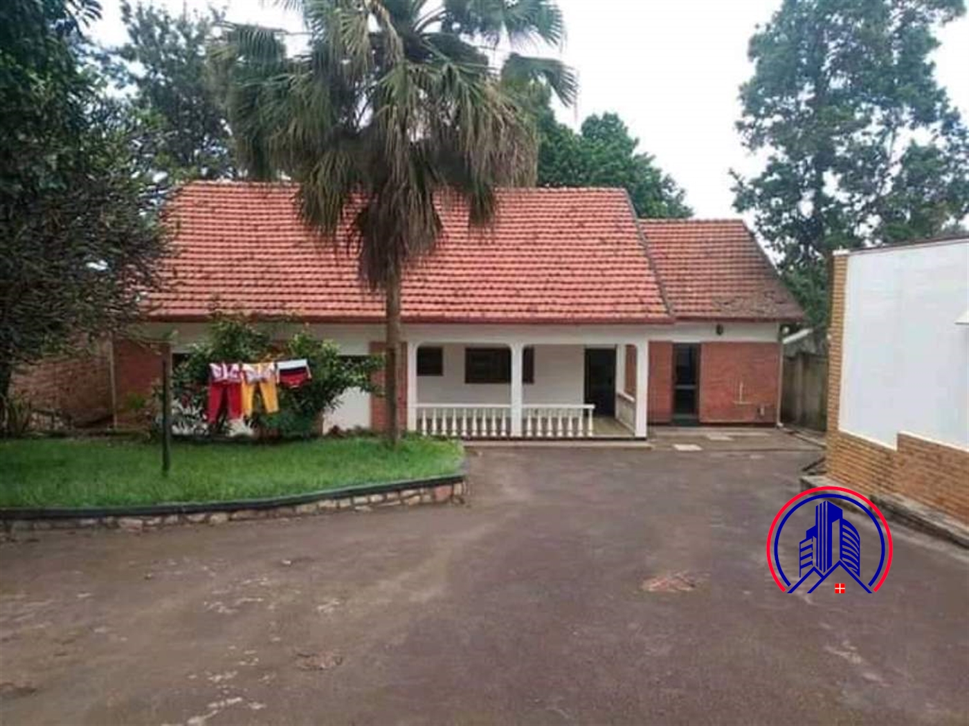 Bungalow for sale in Bugoloobi Kampala