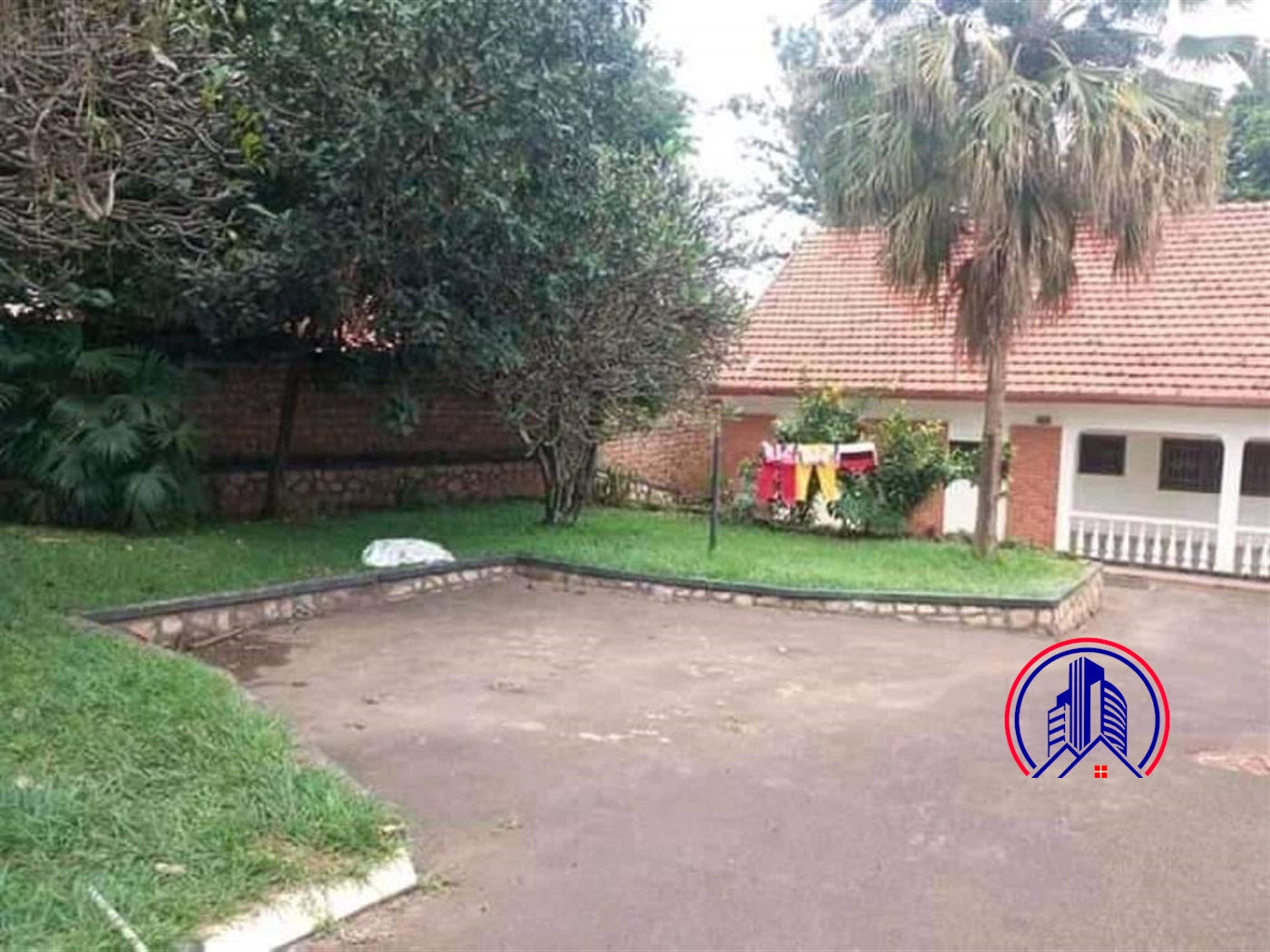 Bungalow for sale in Bugoloobi Kampala