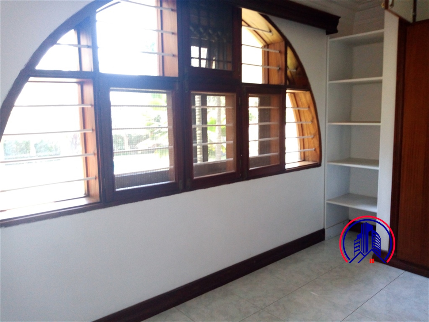 Bungalow for rent in Bugoloobi Kampala