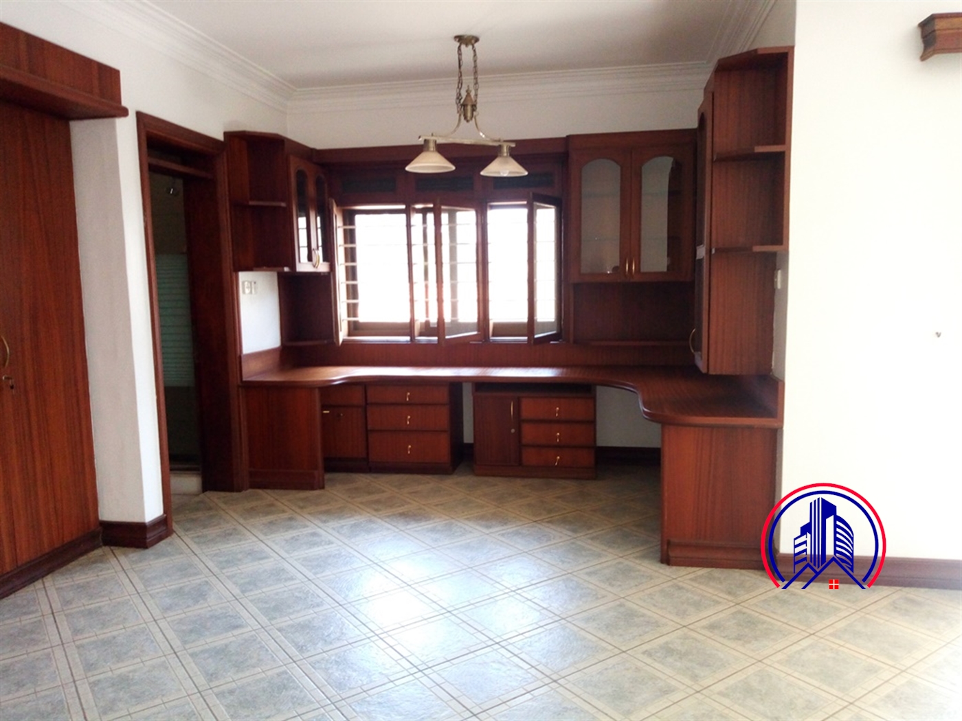 Bungalow for rent in Bugoloobi Kampala