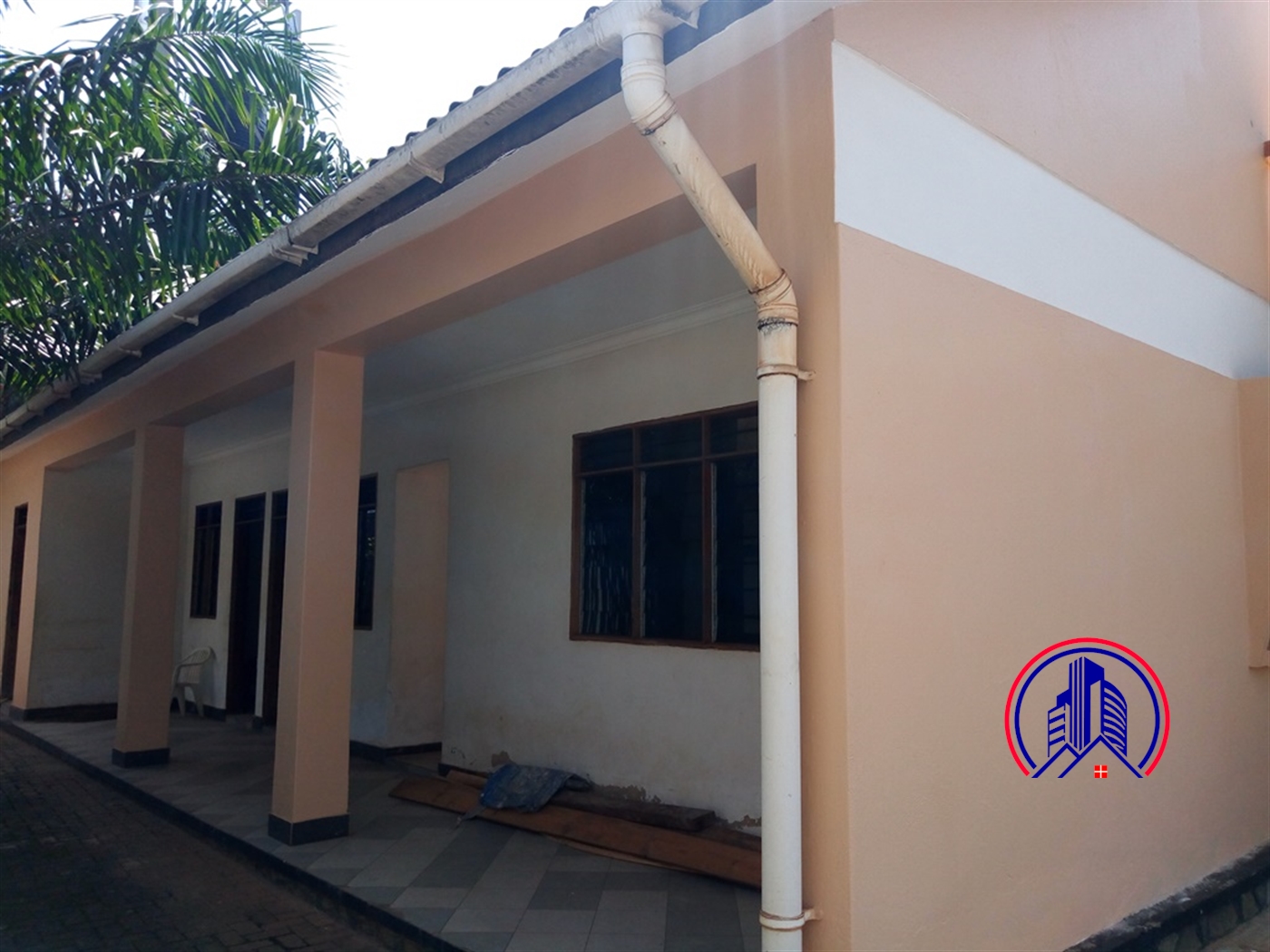 Bungalow for rent in Bugoloobi Kampala