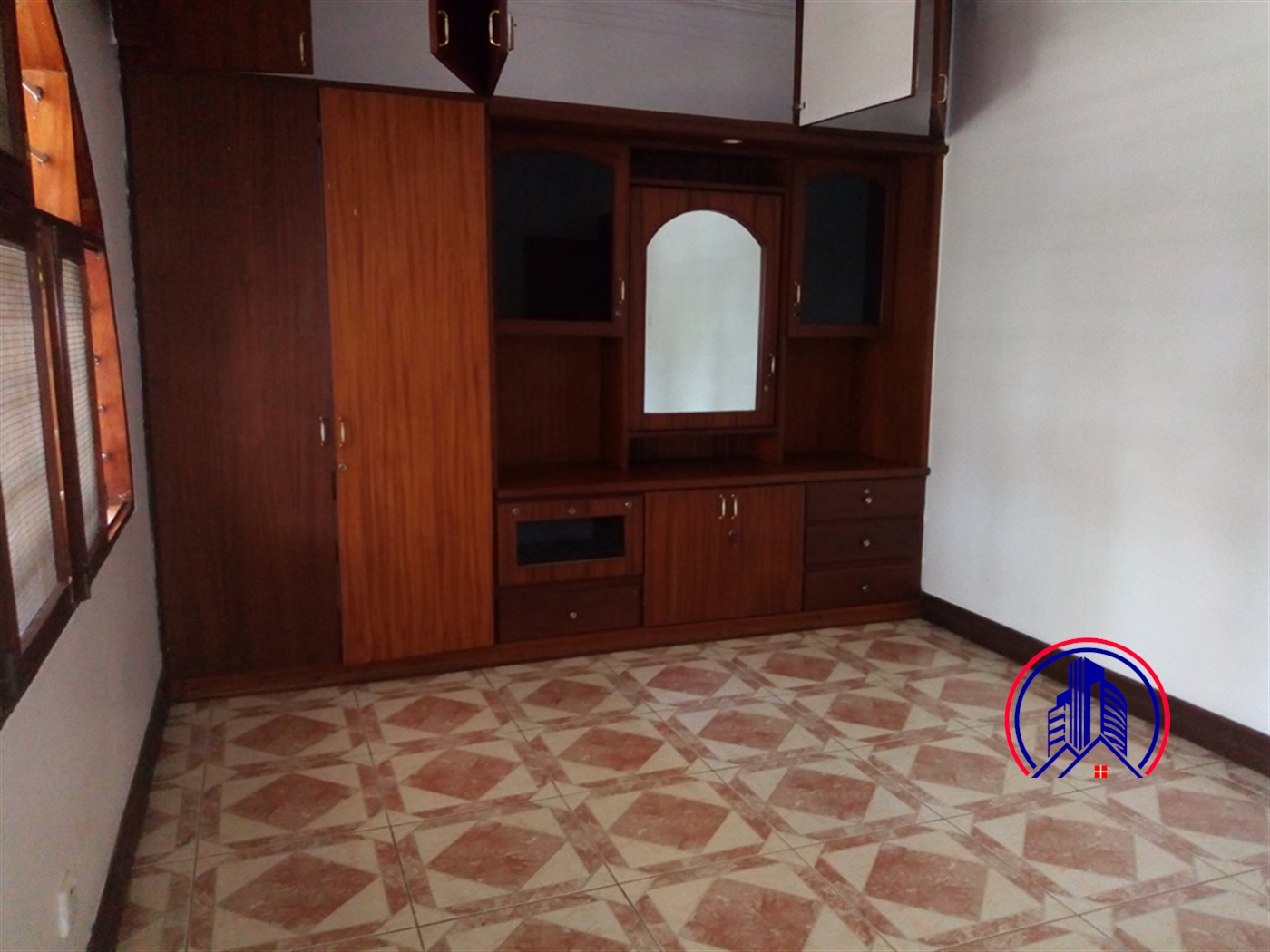 Bungalow for rent in Bugoloobi Kampala