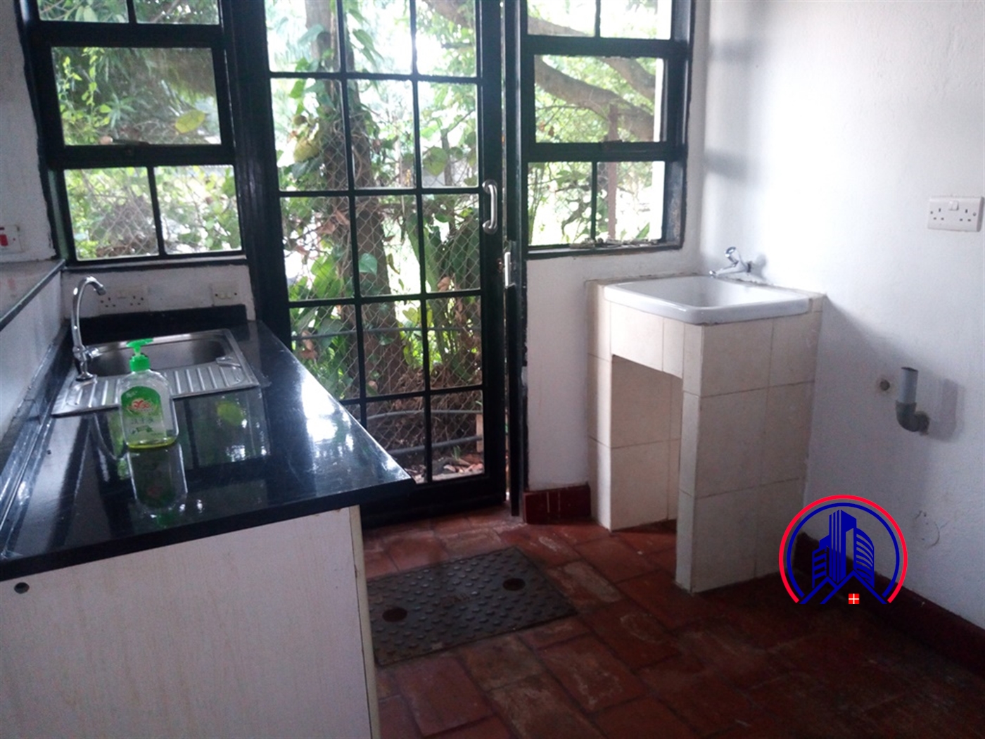 Bungalow for rent in Bugoloobi Kampala