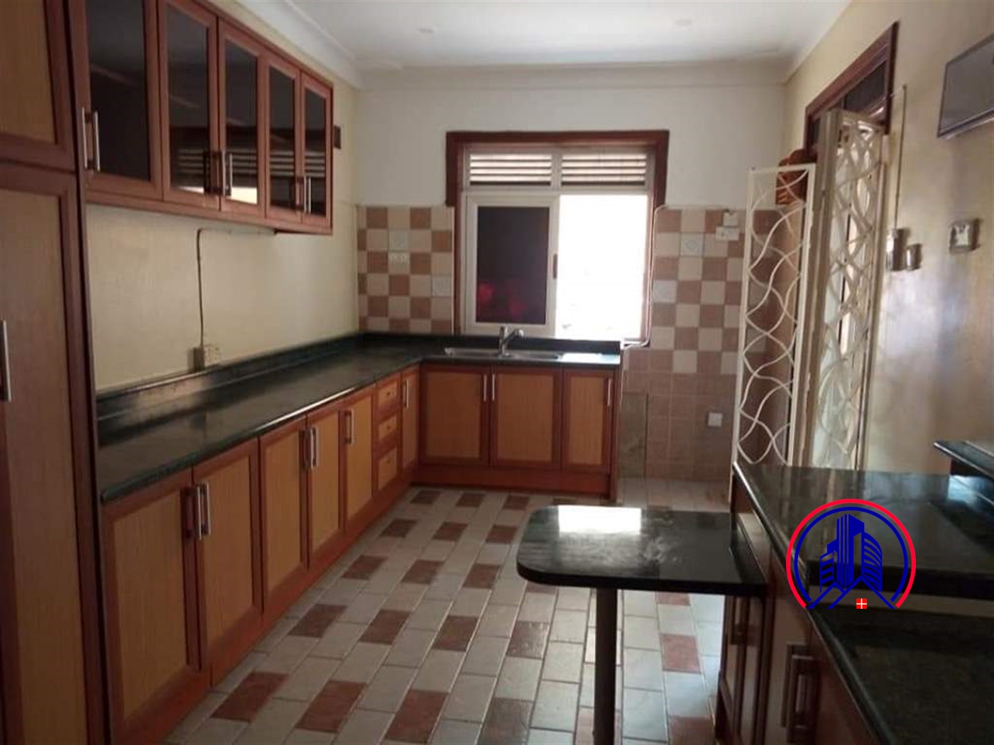 Bungalow for rent in Bugoloobi Kampala