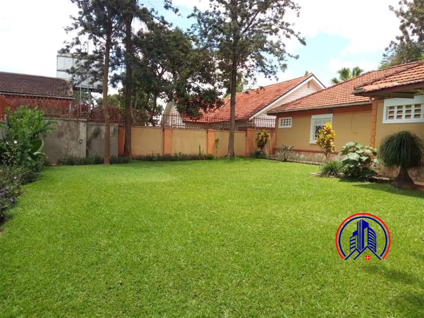 Bungalow for rent in Bugoloobi Kampala