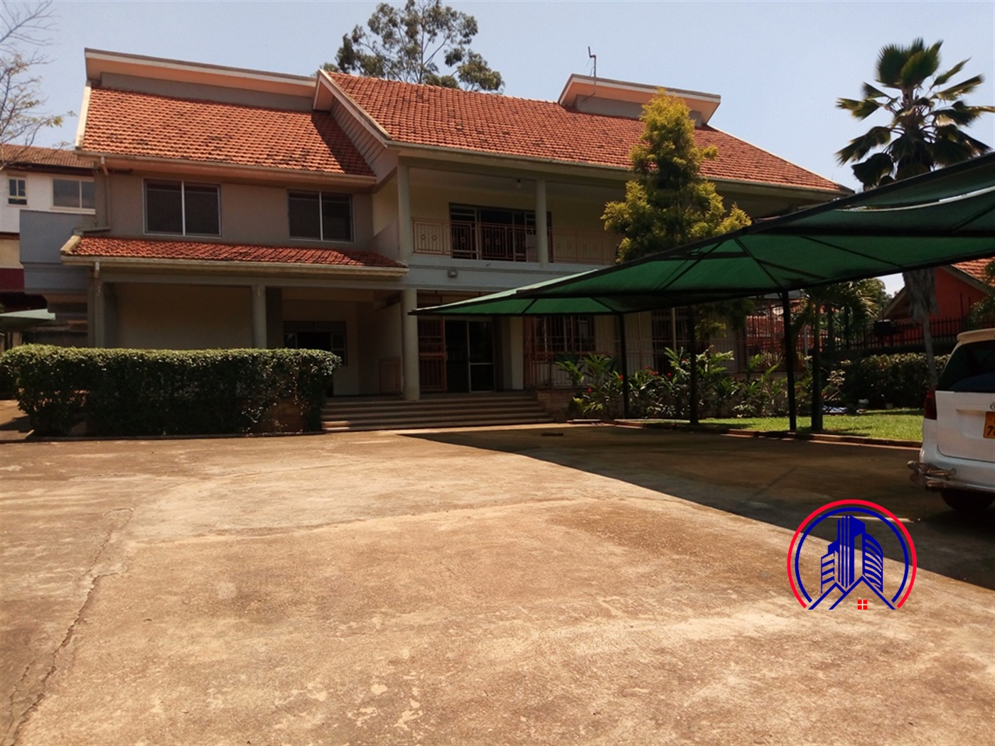 Storeyed house for rent in Bugoloobi Kampala